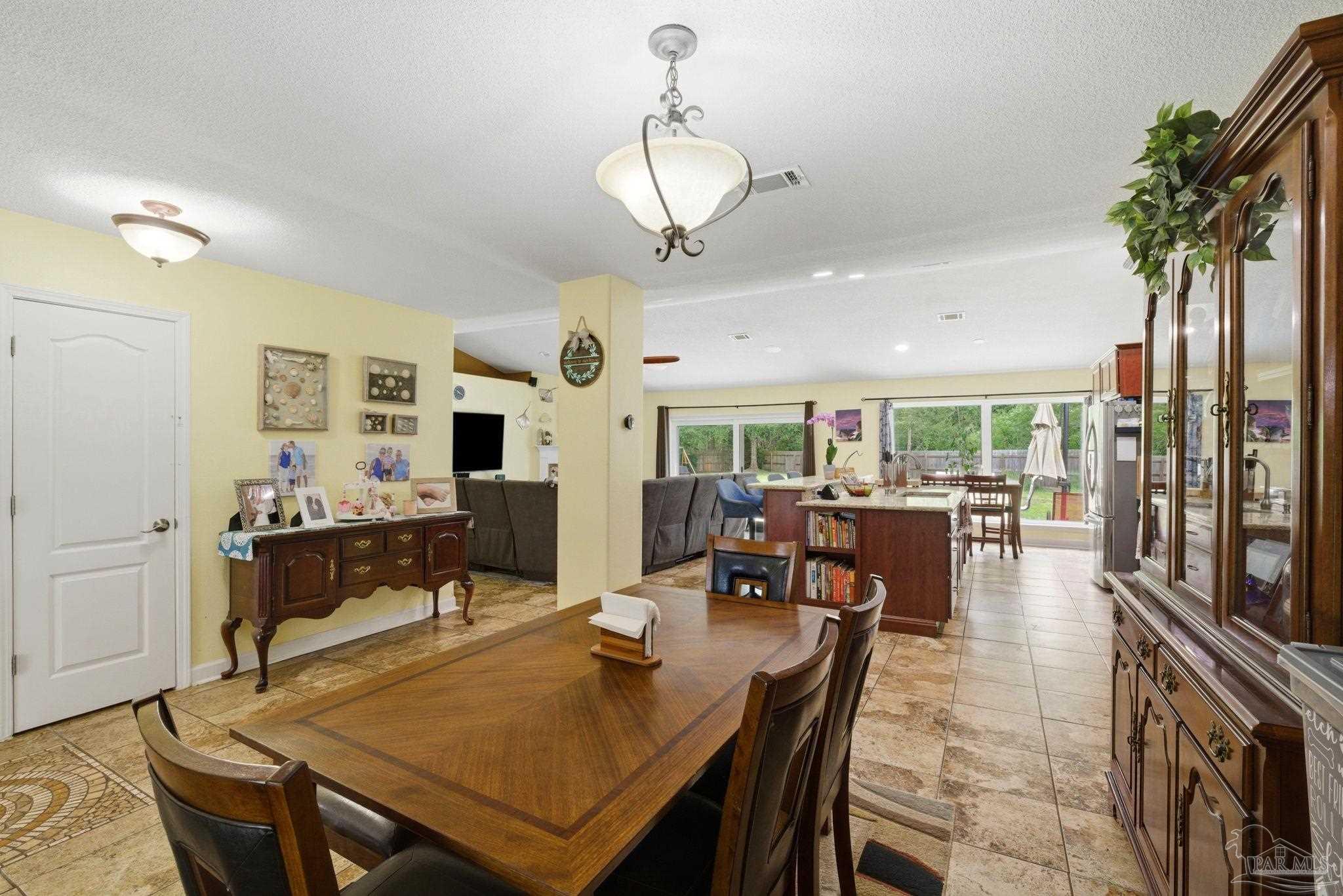 952 Lake Aire Dr