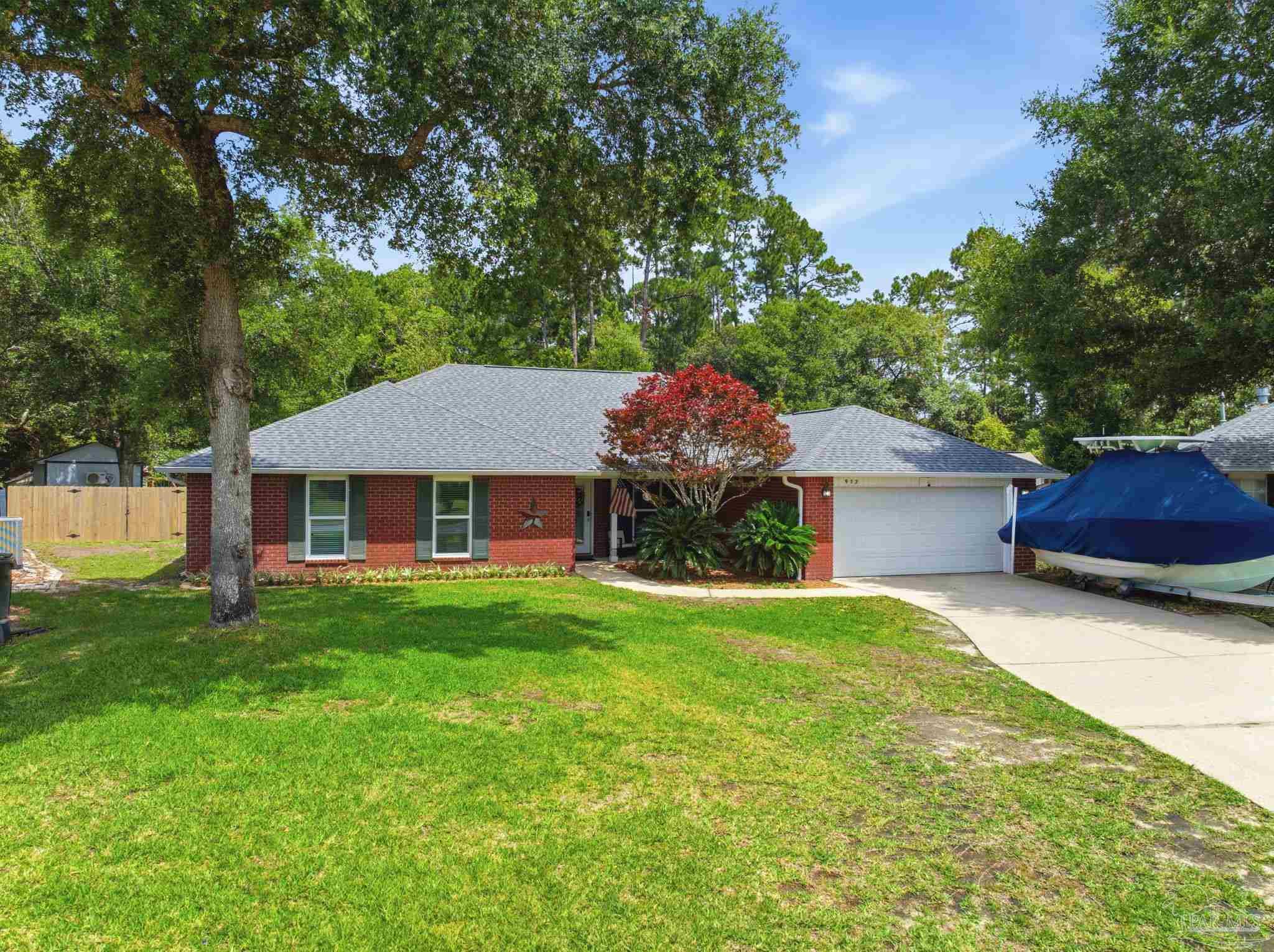 952 Lake Aire Dr