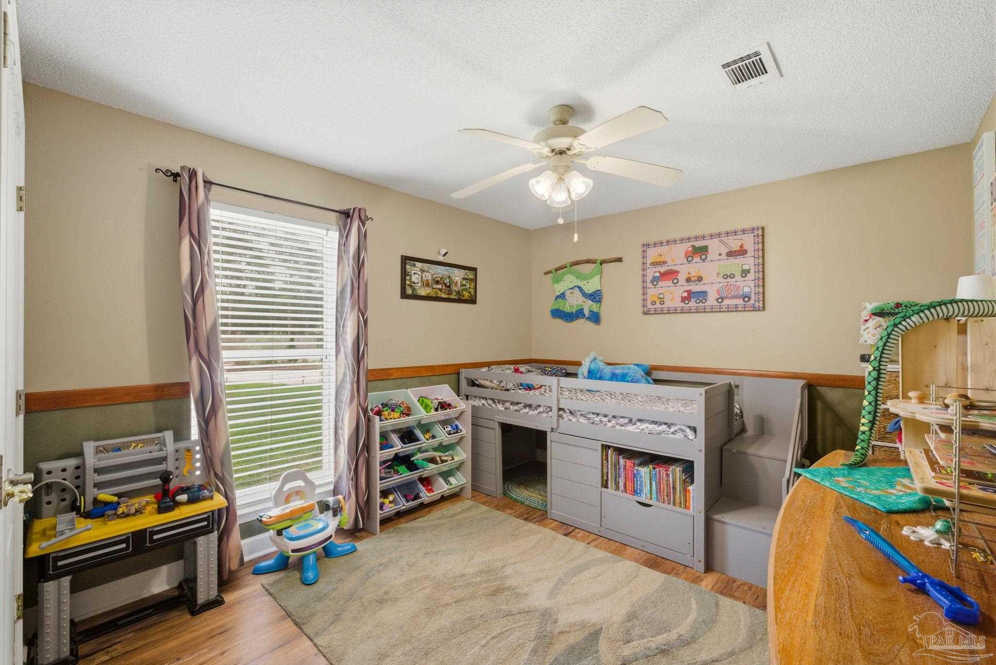 952 Lake Aire Dr