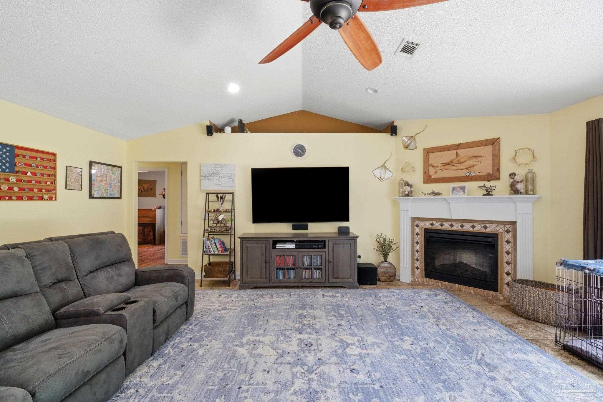 952 Lake Aire Dr