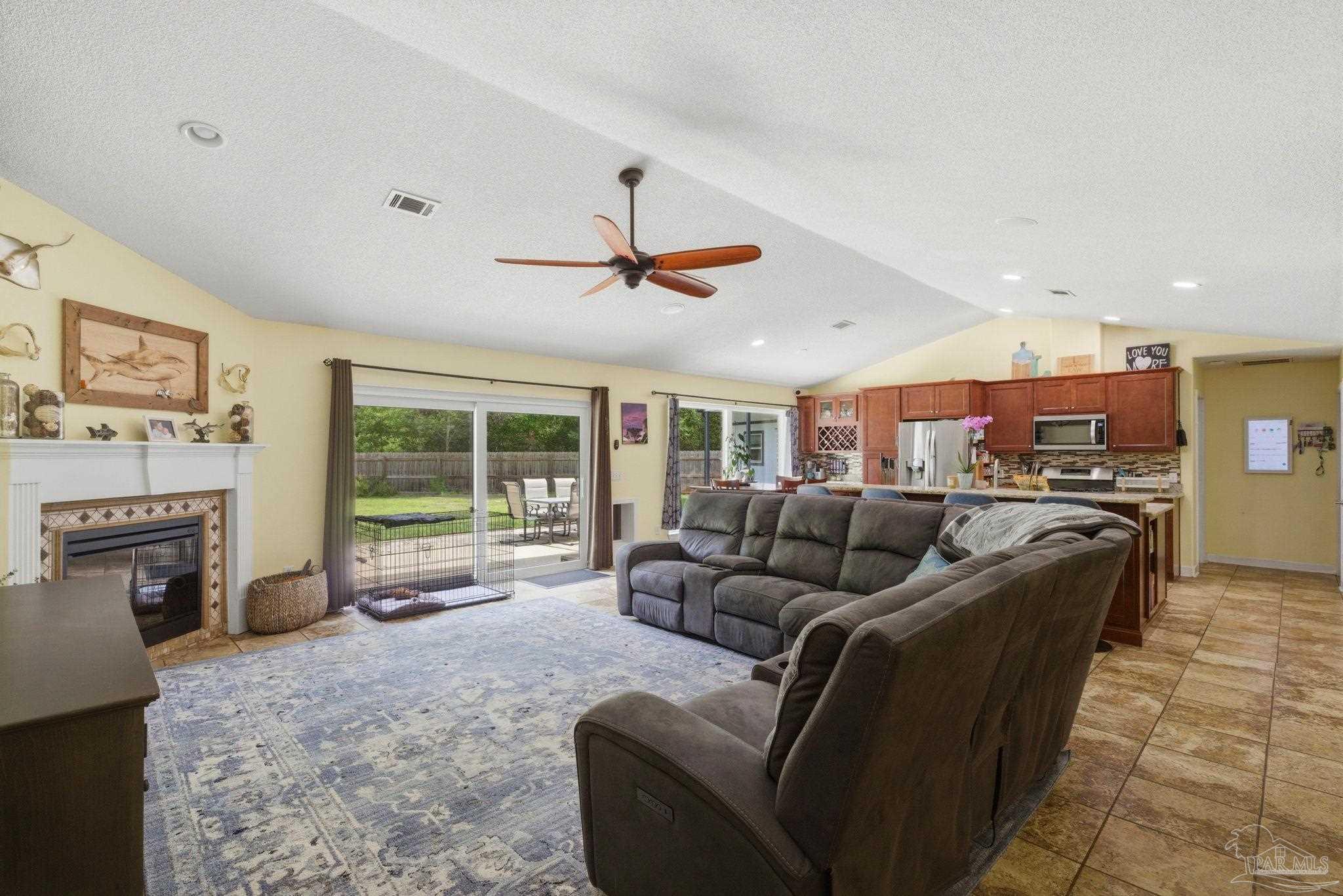 952 Lake Aire Dr