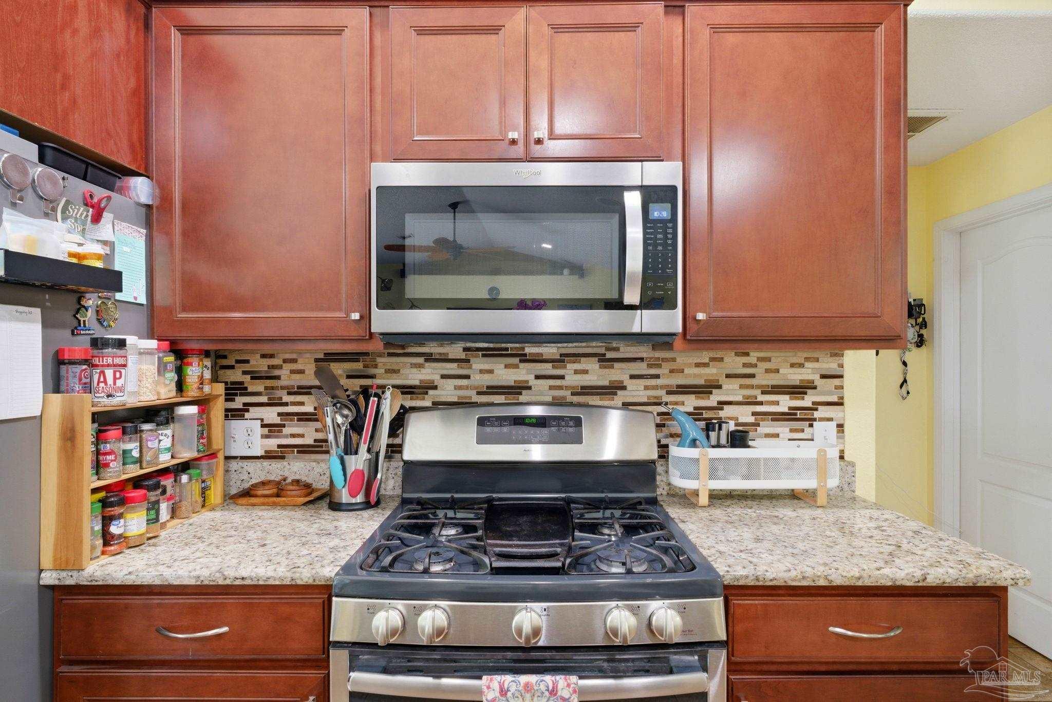 952 Lake Aire Dr