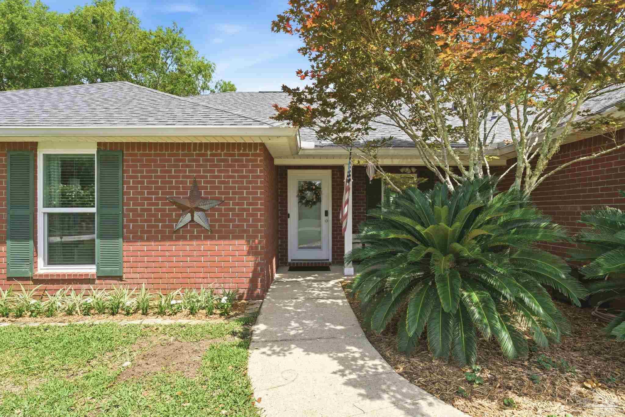 952 Lake Aire Dr