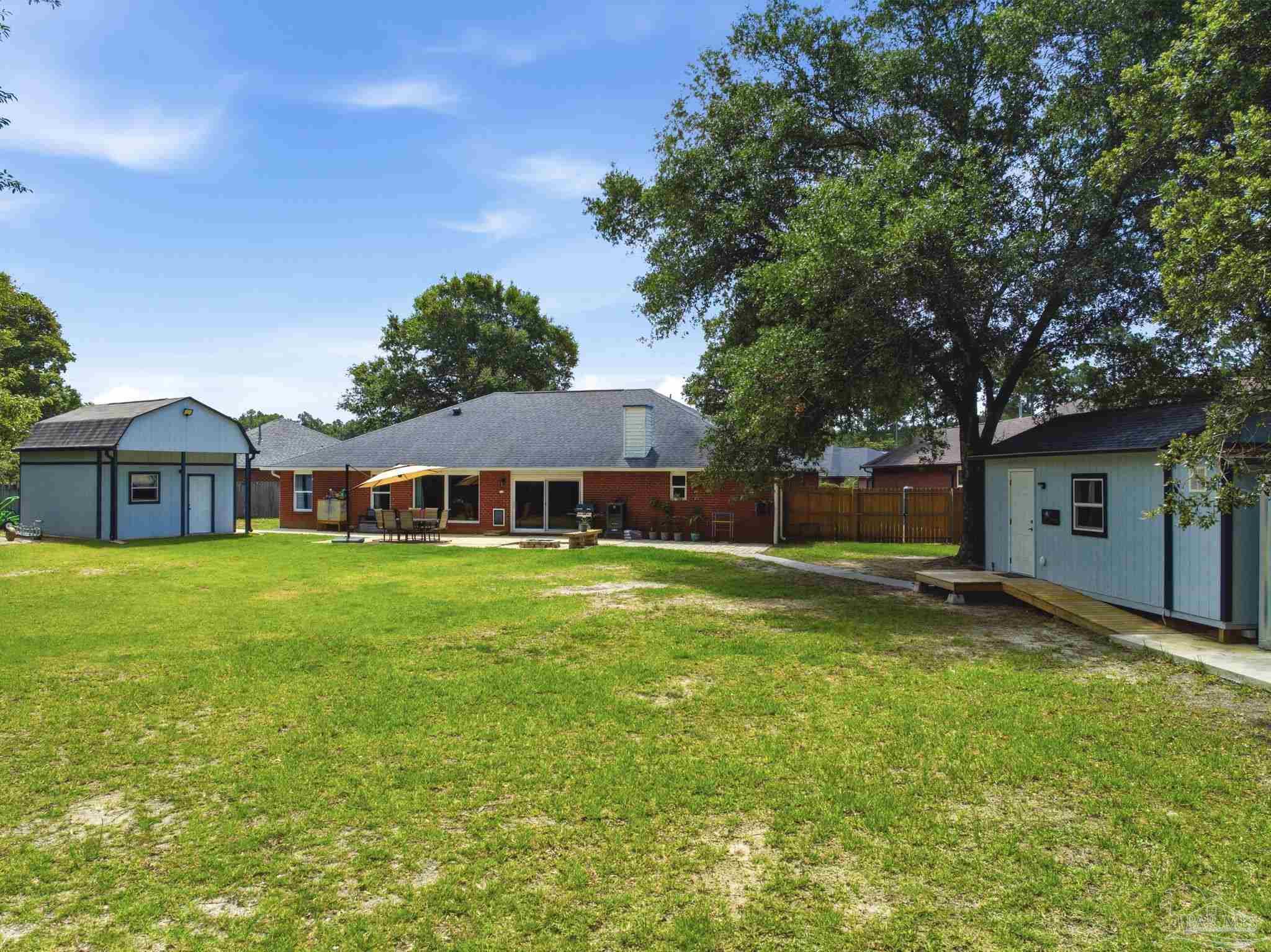 952 Lake Aire Dr