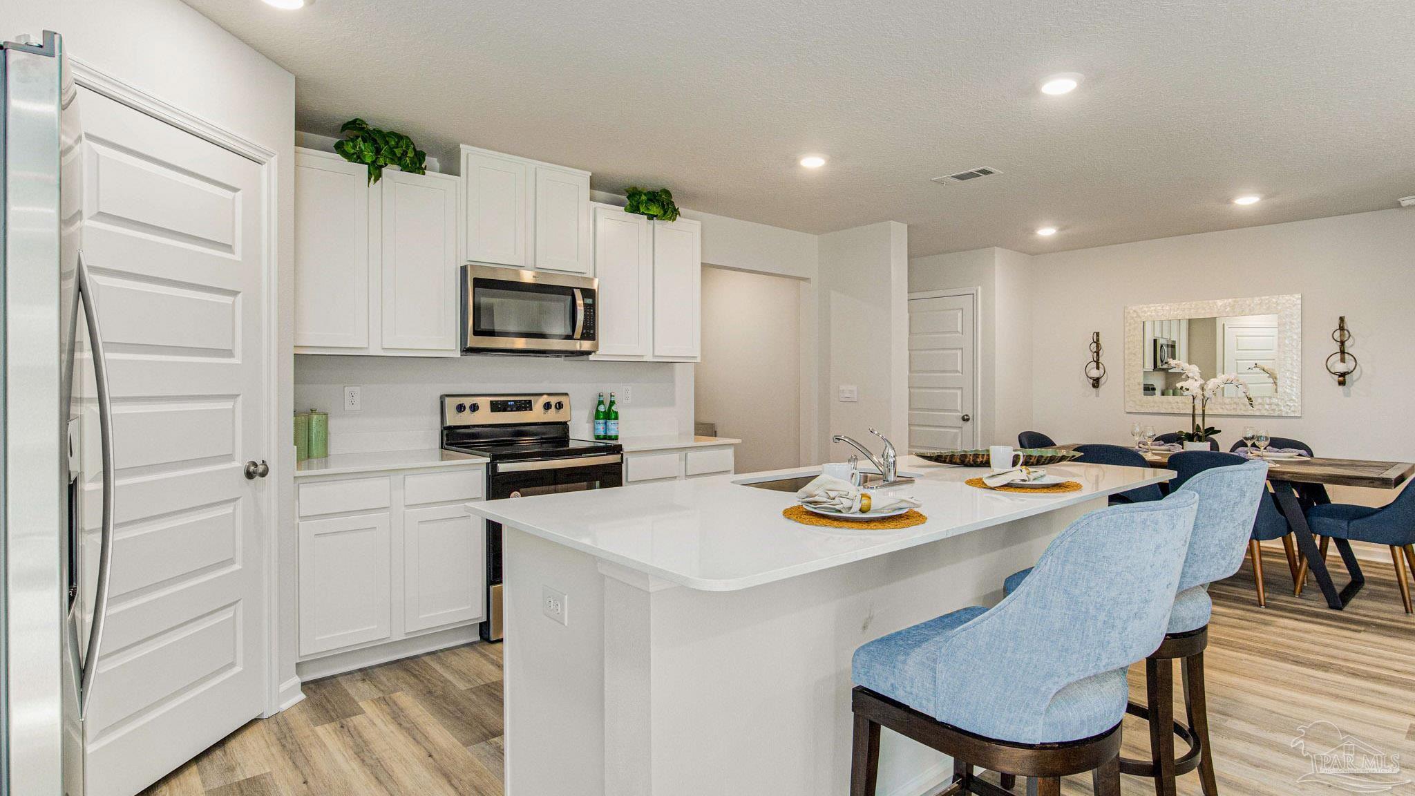 9695 Dutton Ln