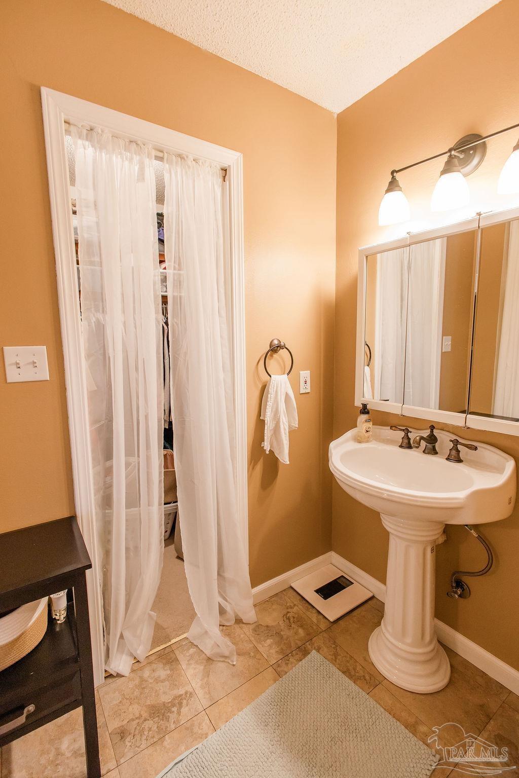 2266 Country Place Cir