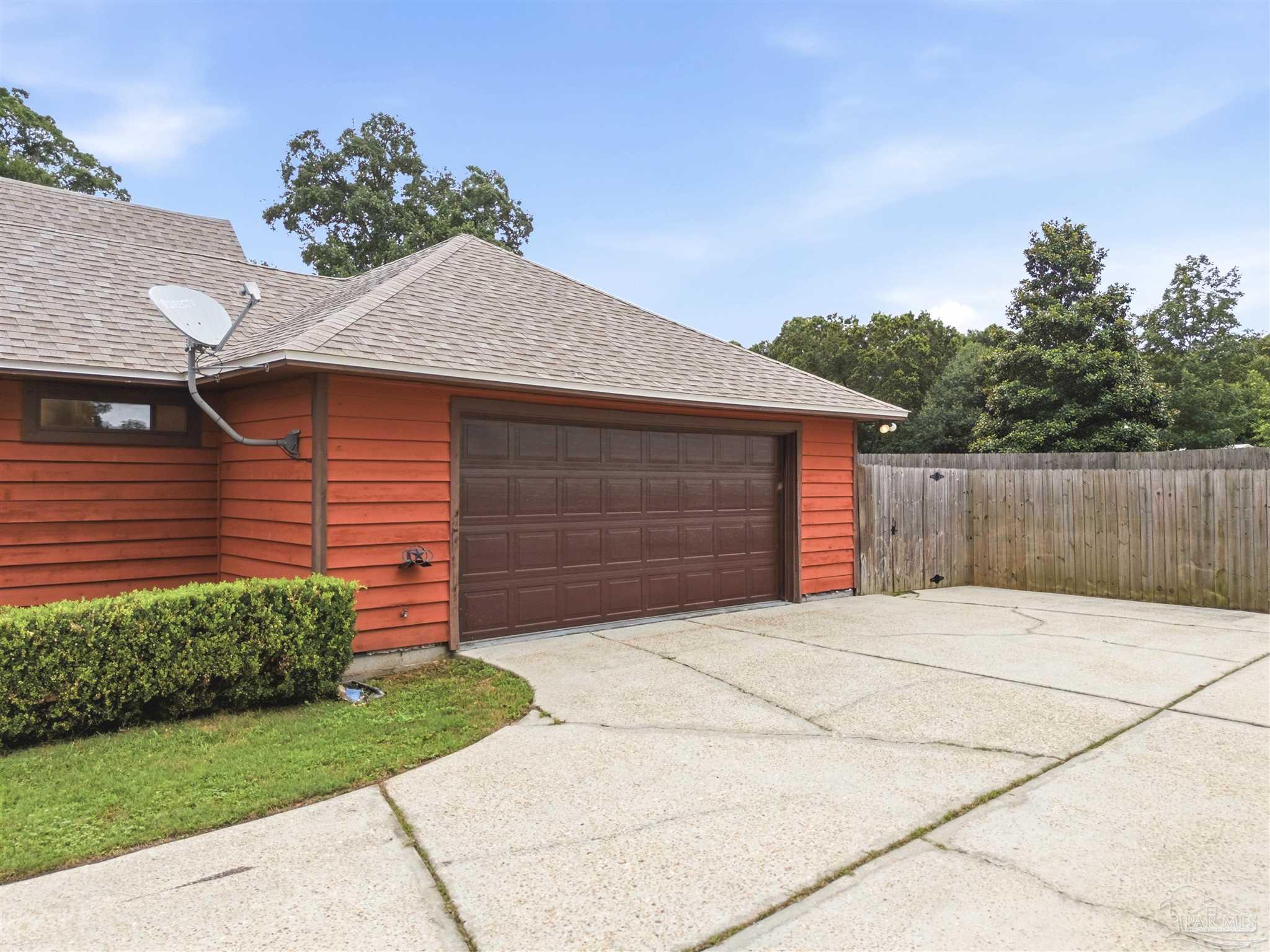 6813 Cedar Ridge Dr