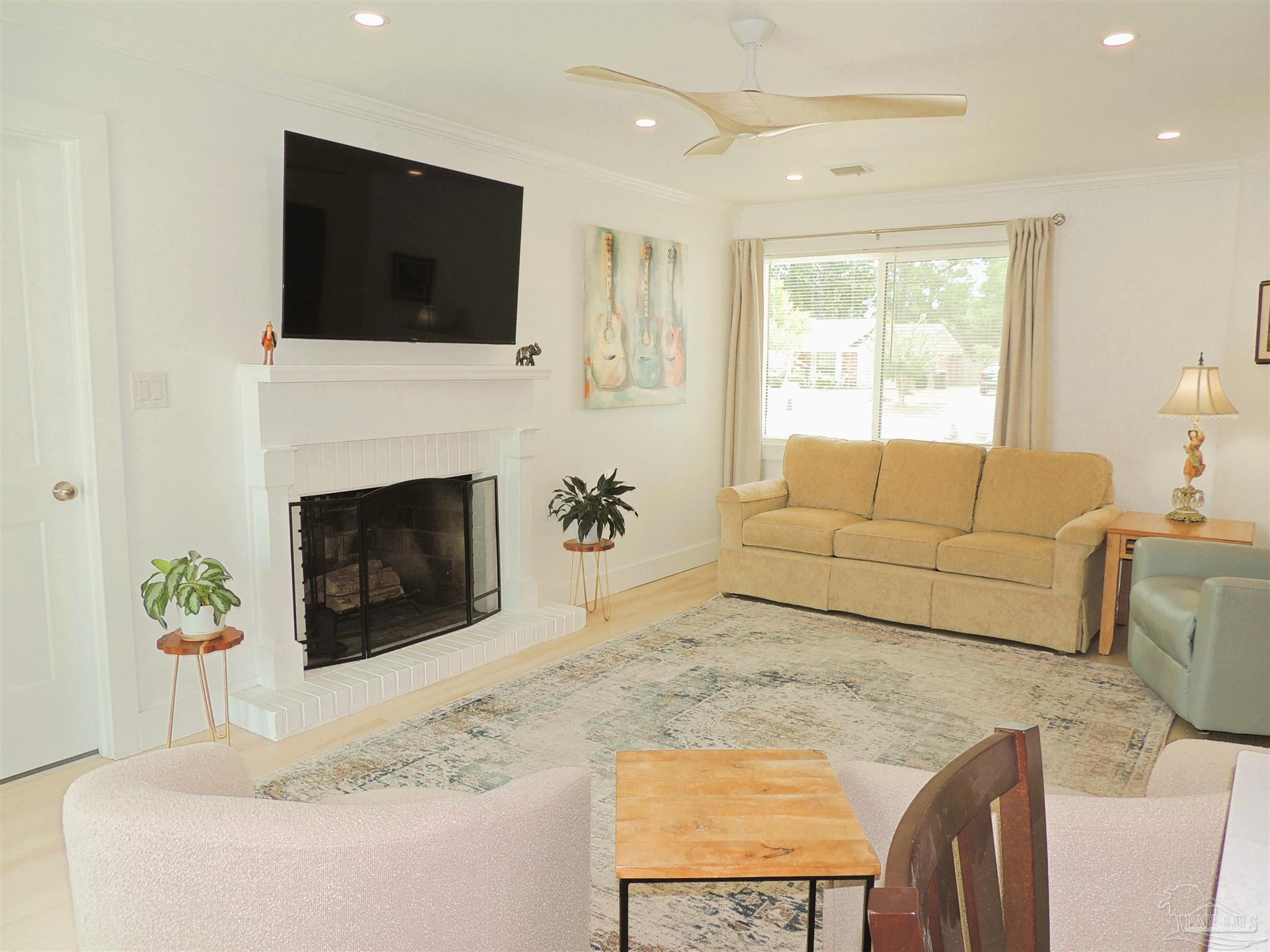 4050 Lynn Ora Dr