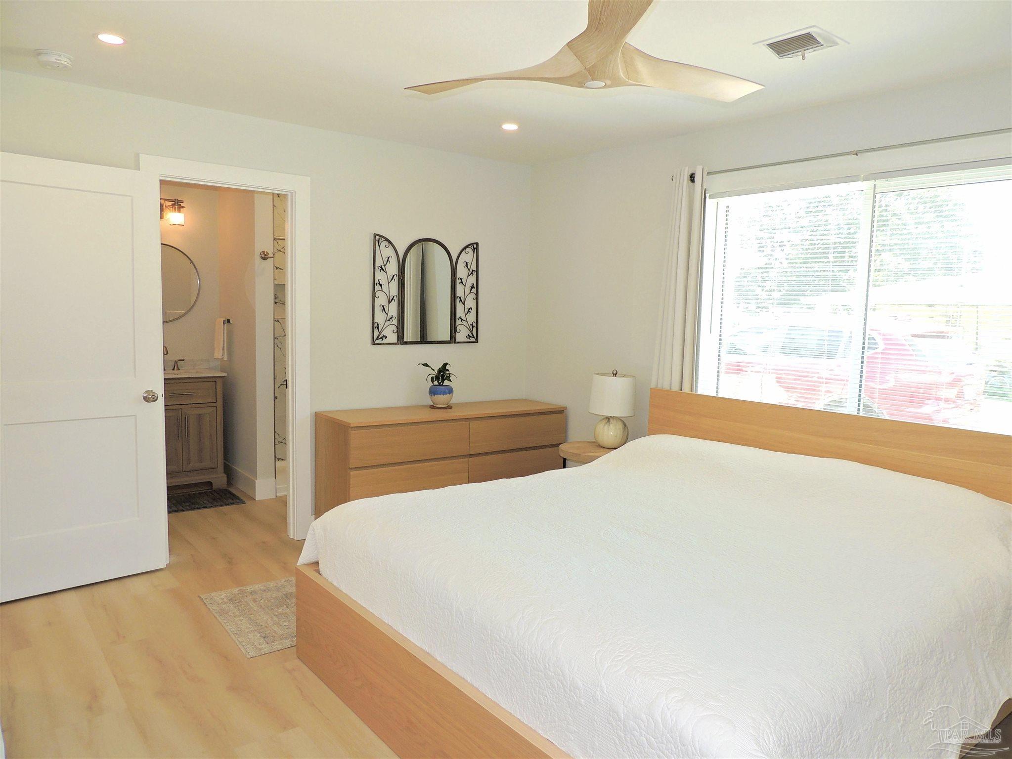 4050 Lynn Ora Dr