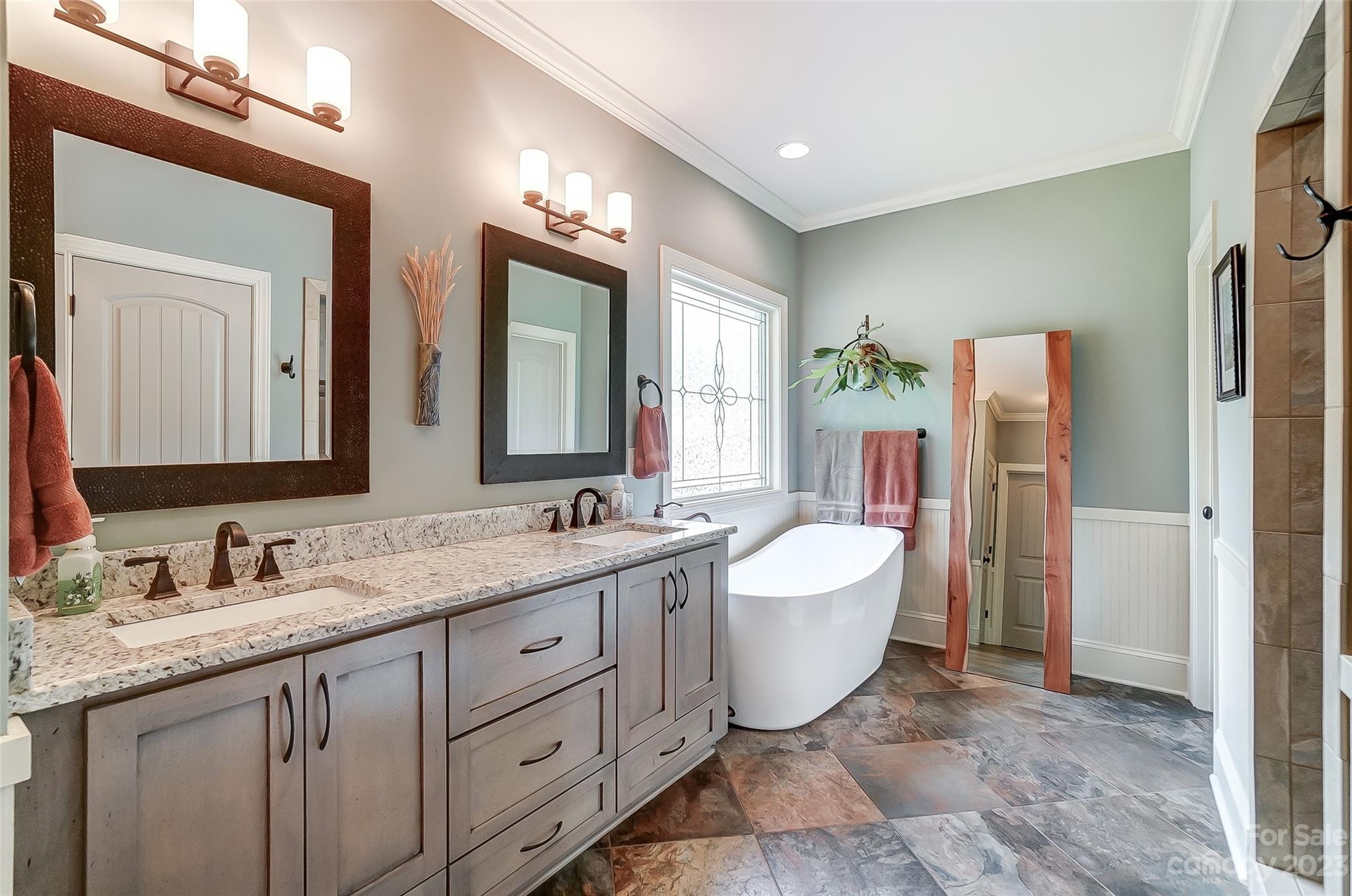 1009 Peninsula Drive