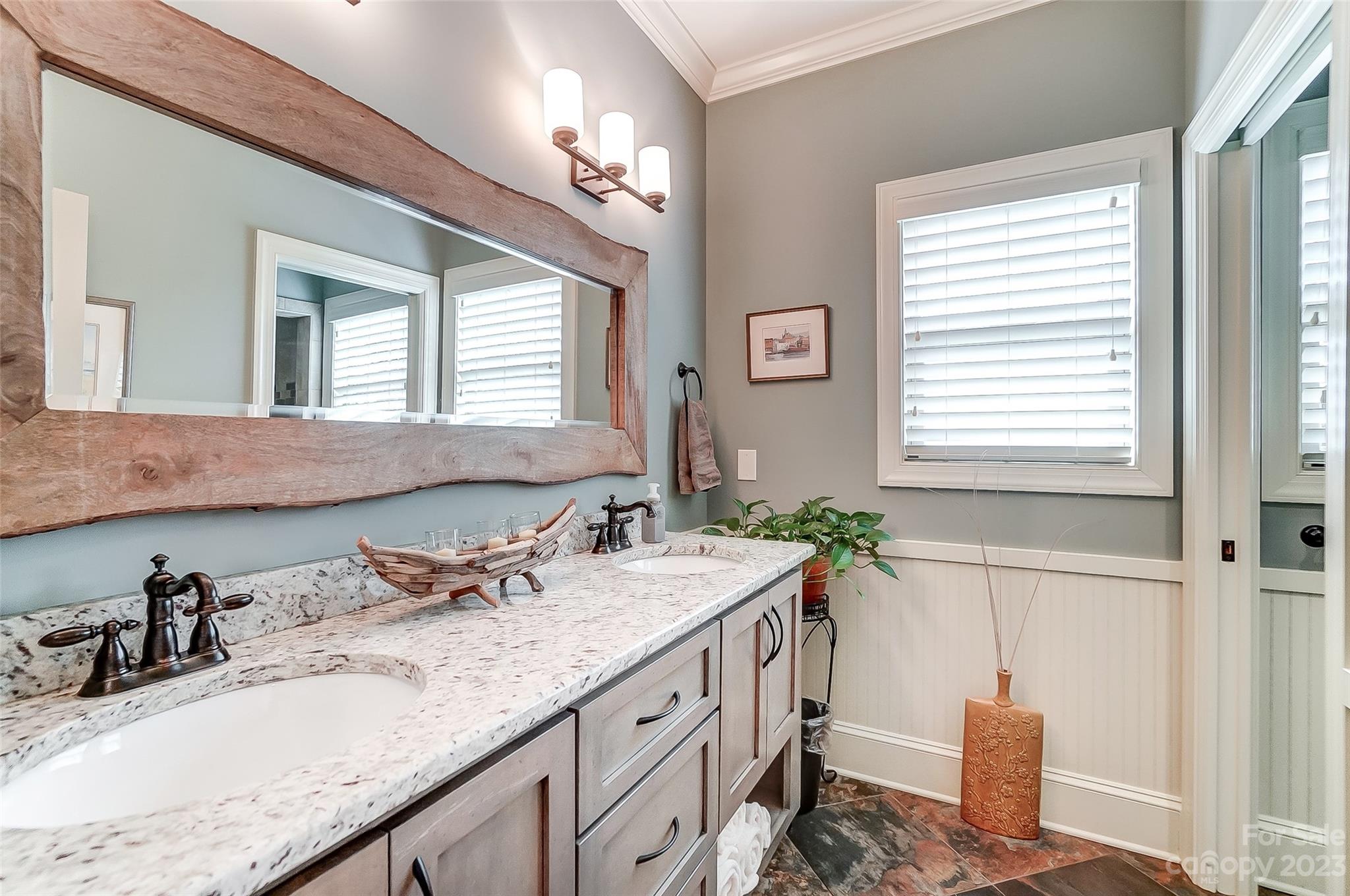 1009 Peninsula Drive