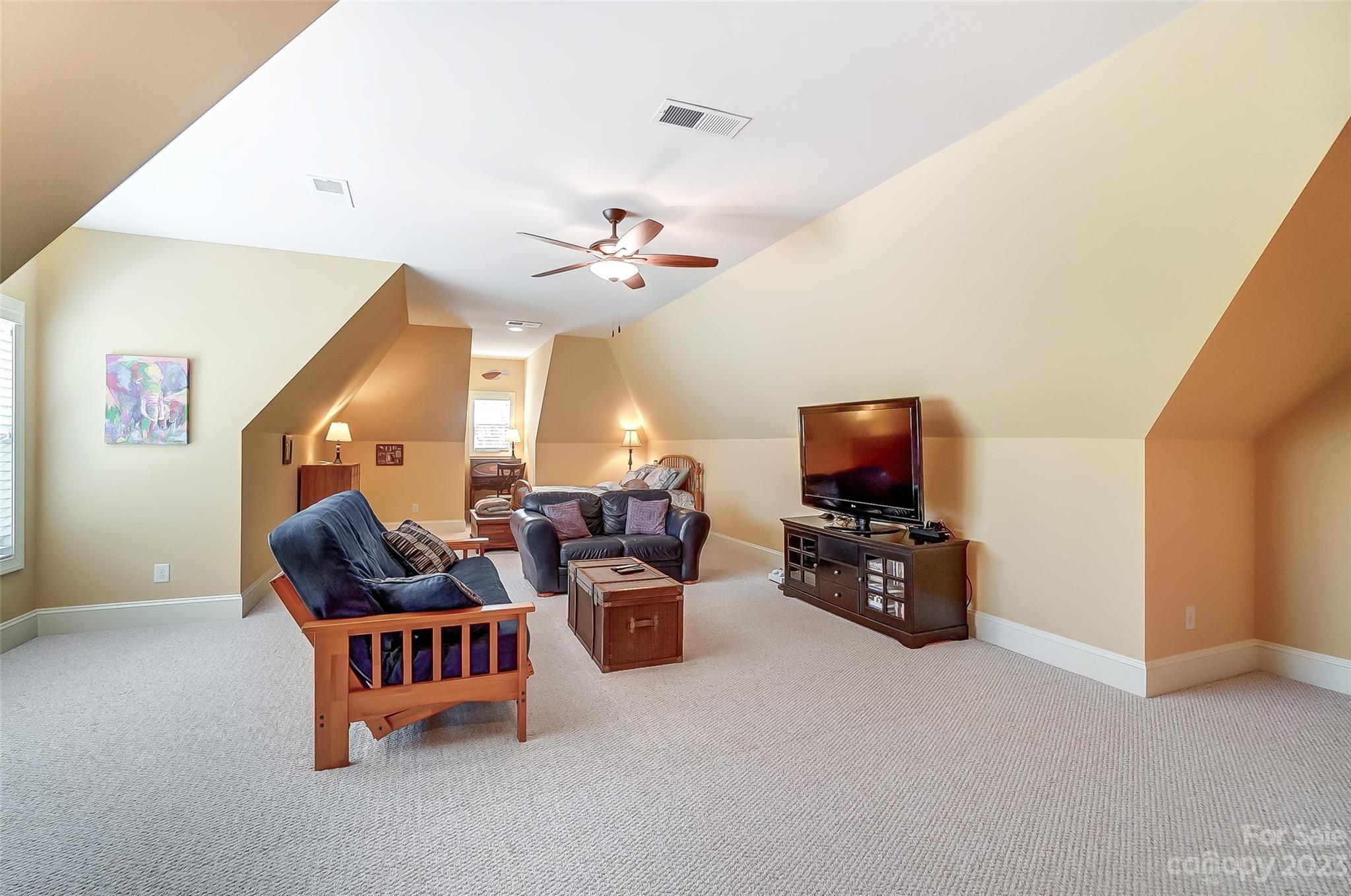 1009 Peninsula Drive