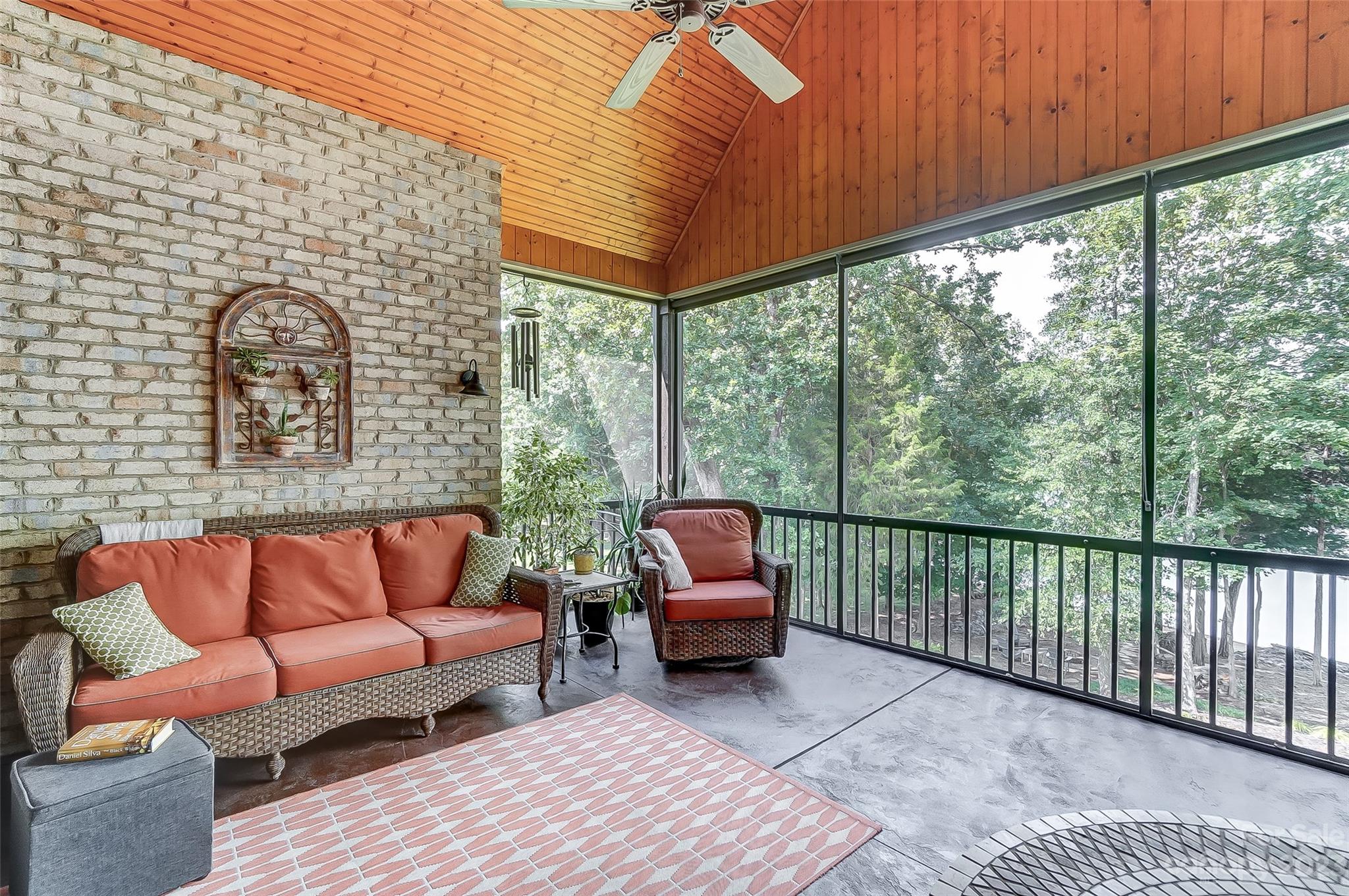 1009 Peninsula Drive