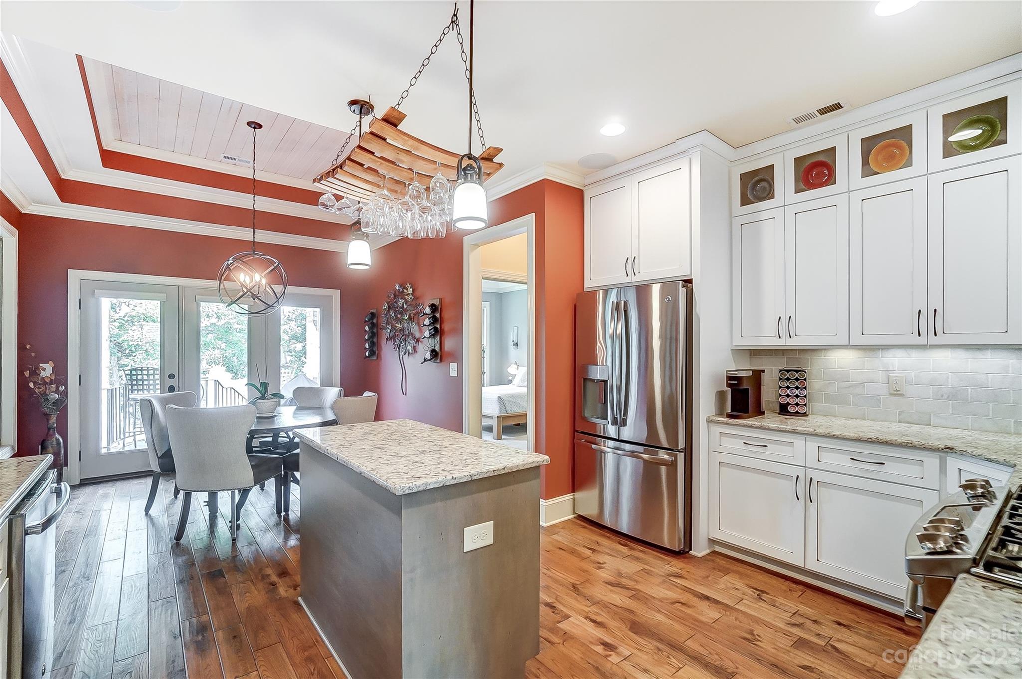 1009 Peninsula Drive