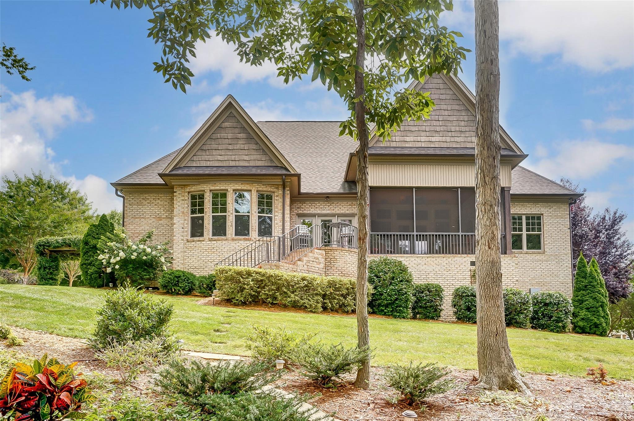 1009 Peninsula Drive