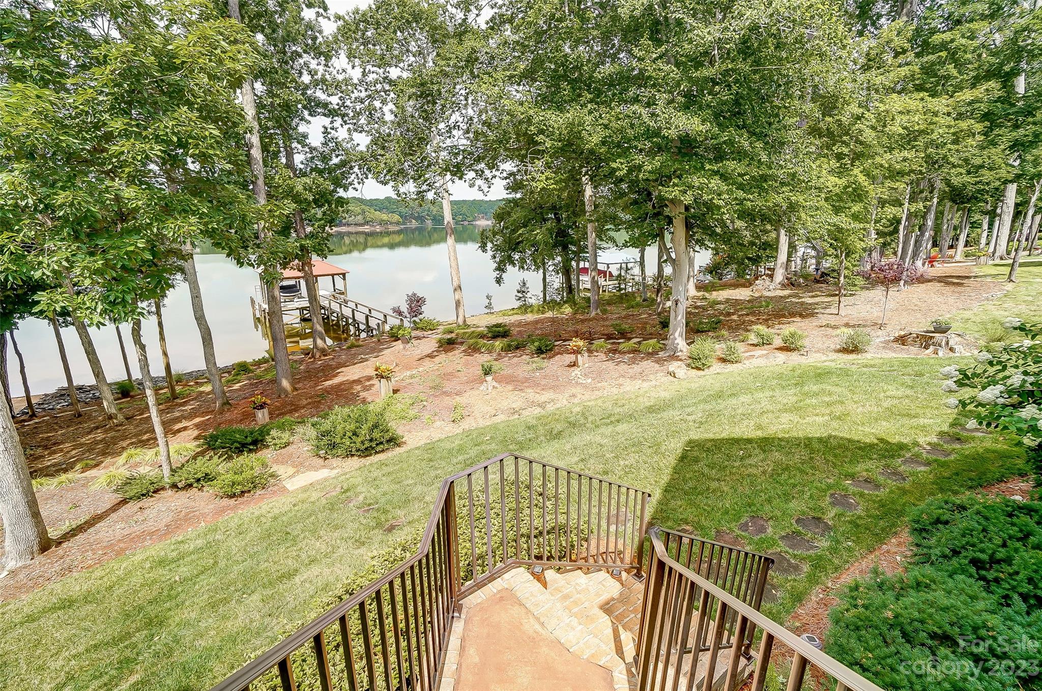 1009 Peninsula Drive