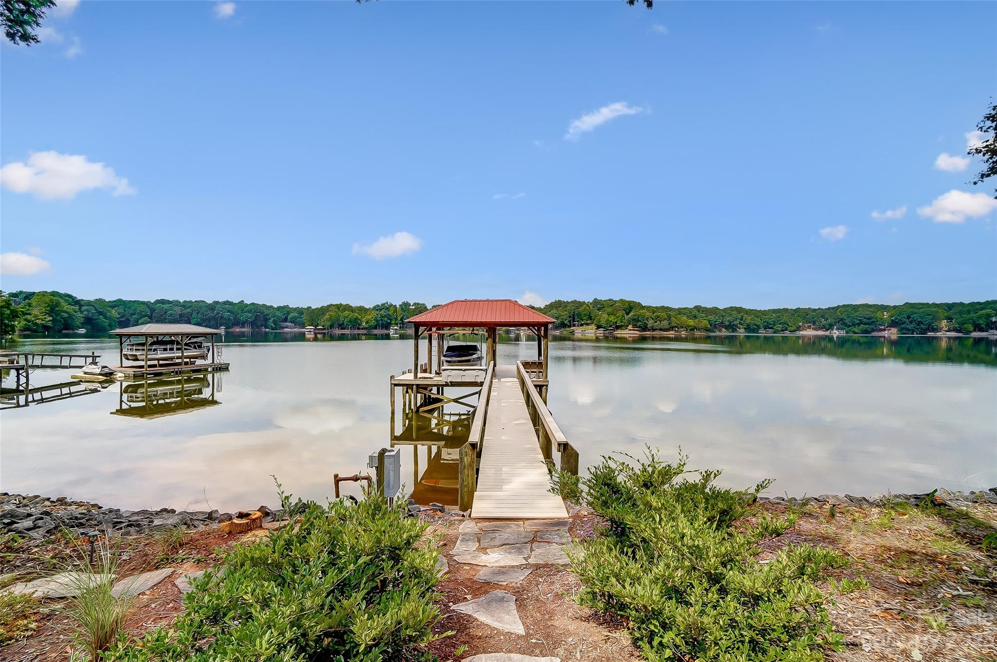 1009 Peninsula Drive