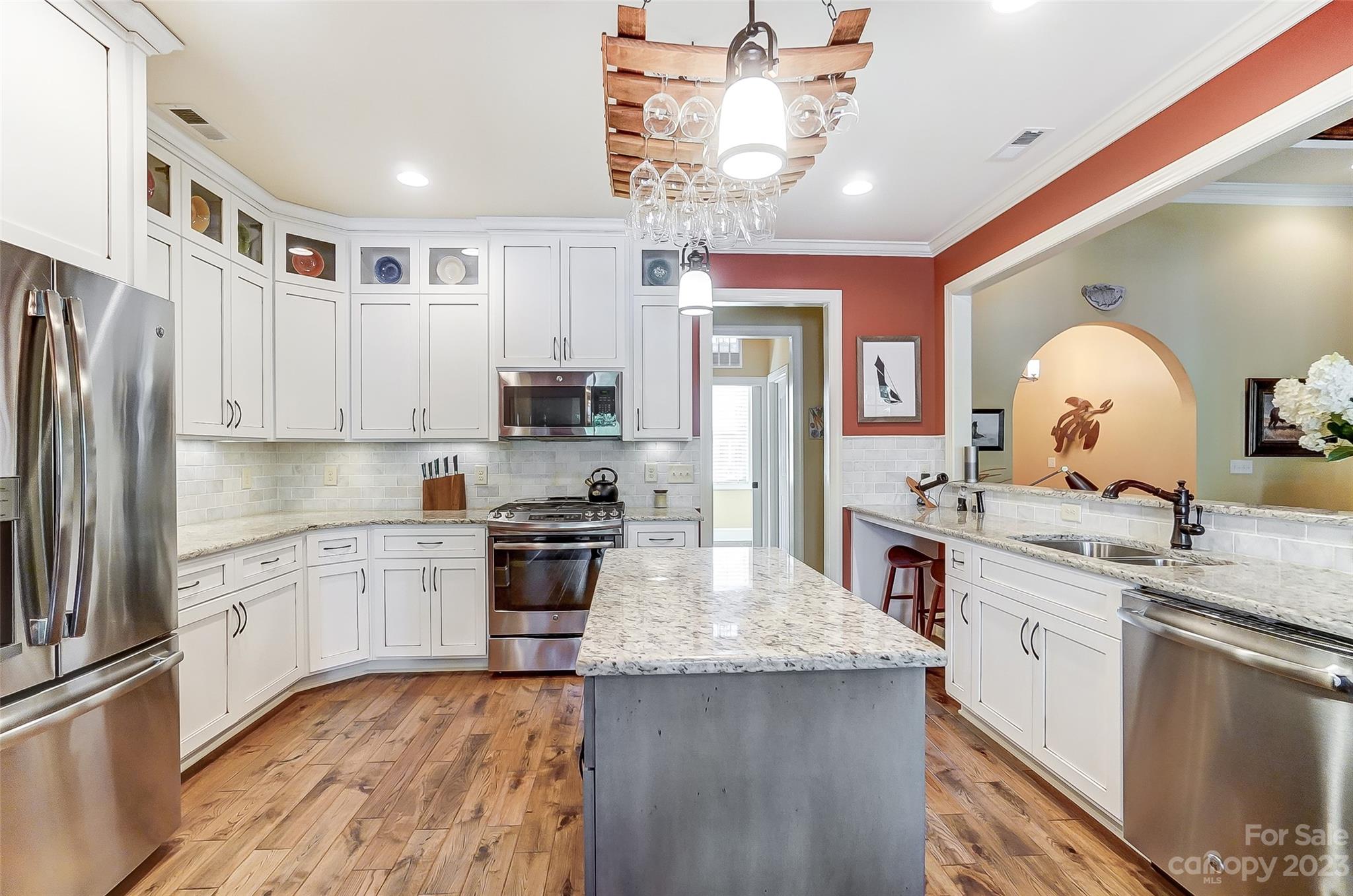 1009 Peninsula Drive