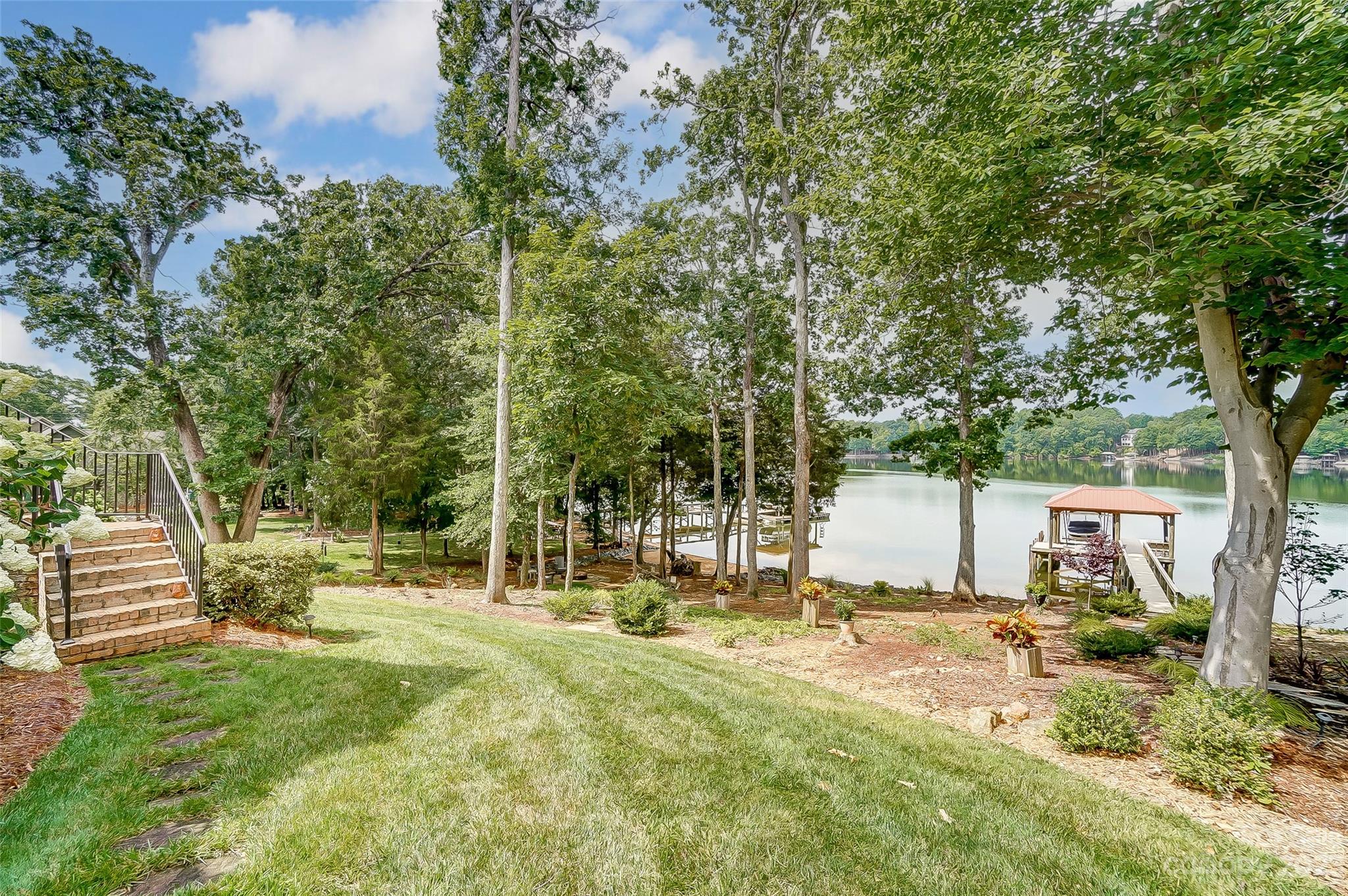 1009 Peninsula Drive