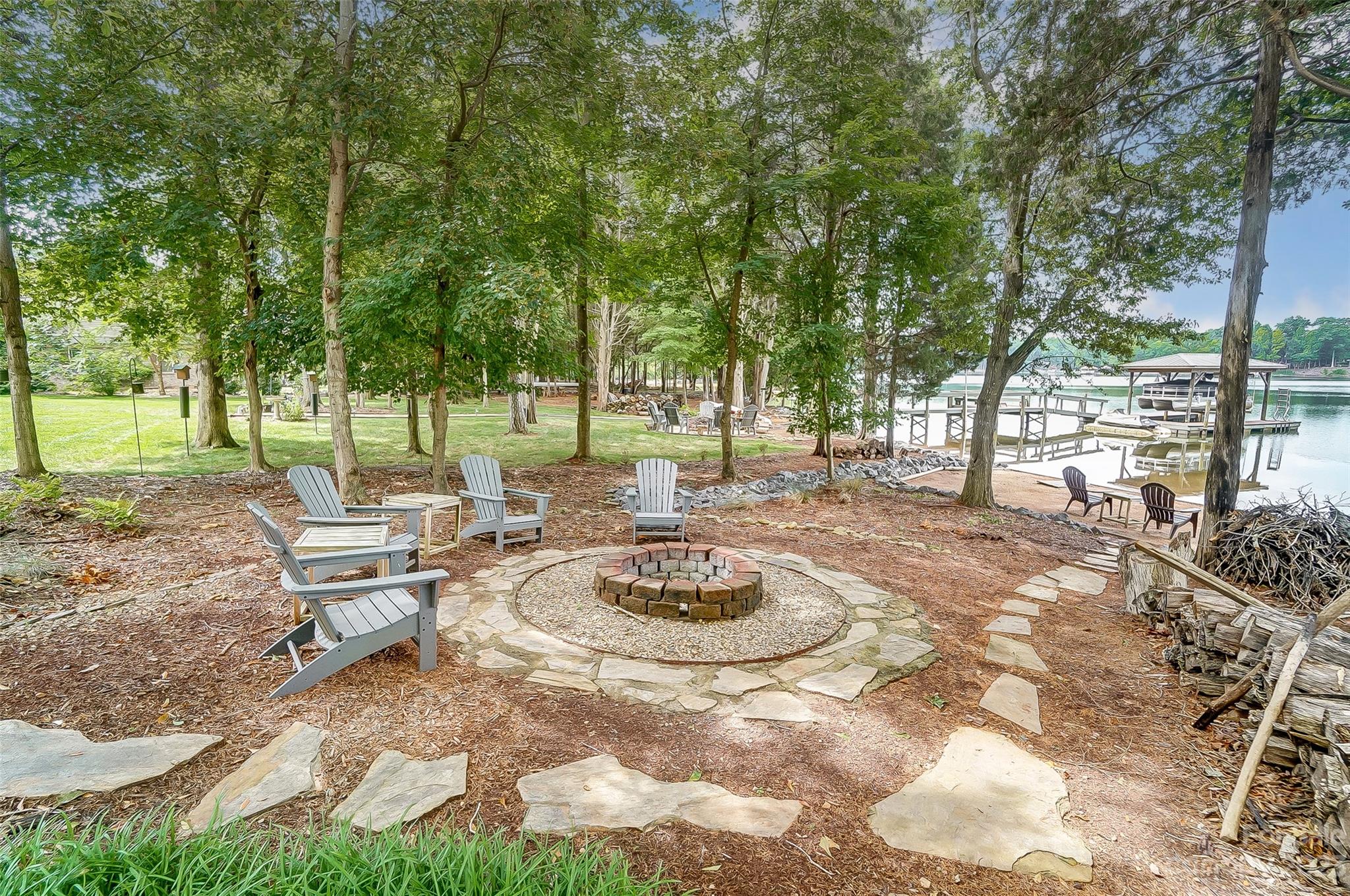 1009 Peninsula Drive