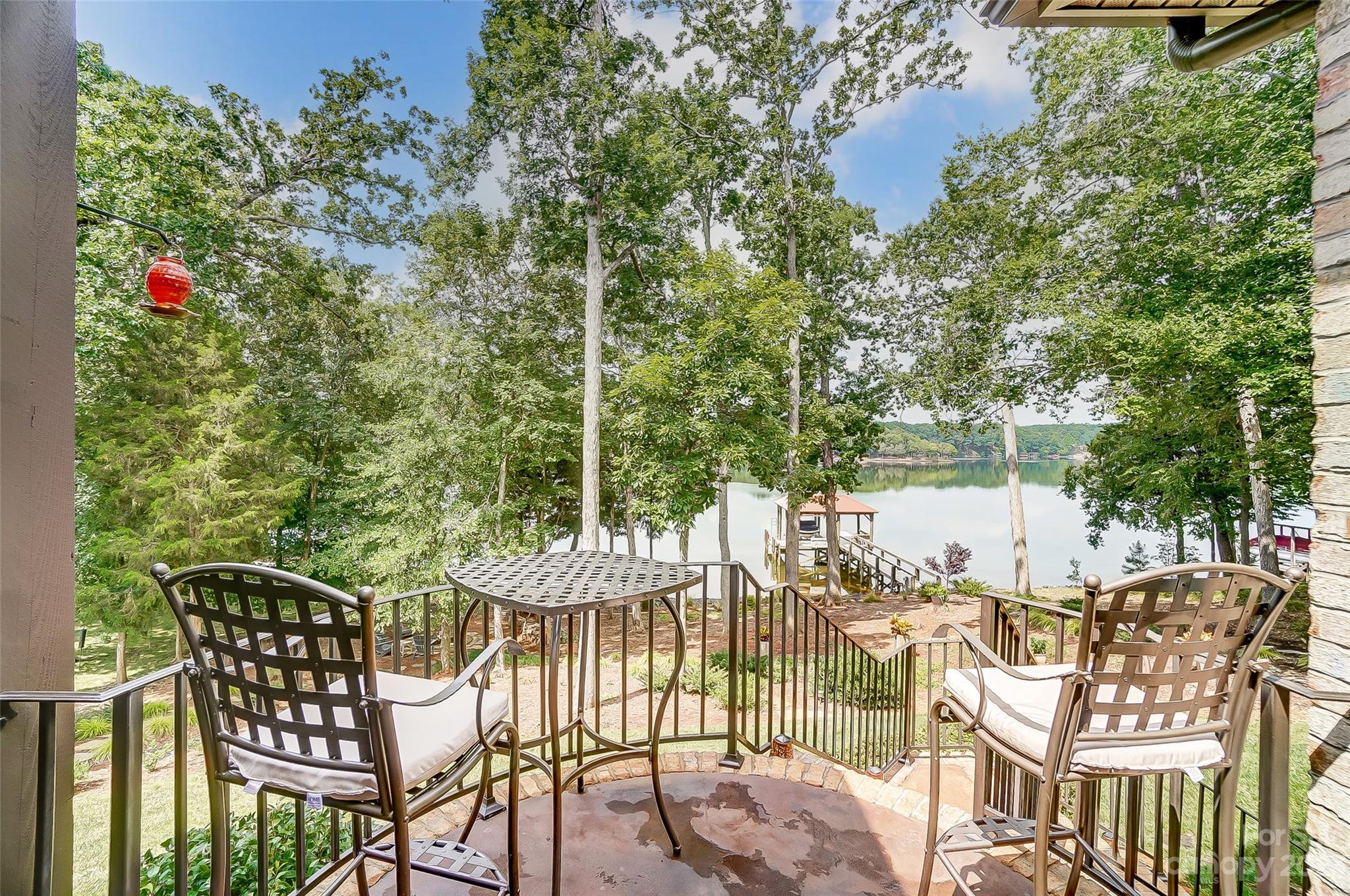 1009 Peninsula Drive