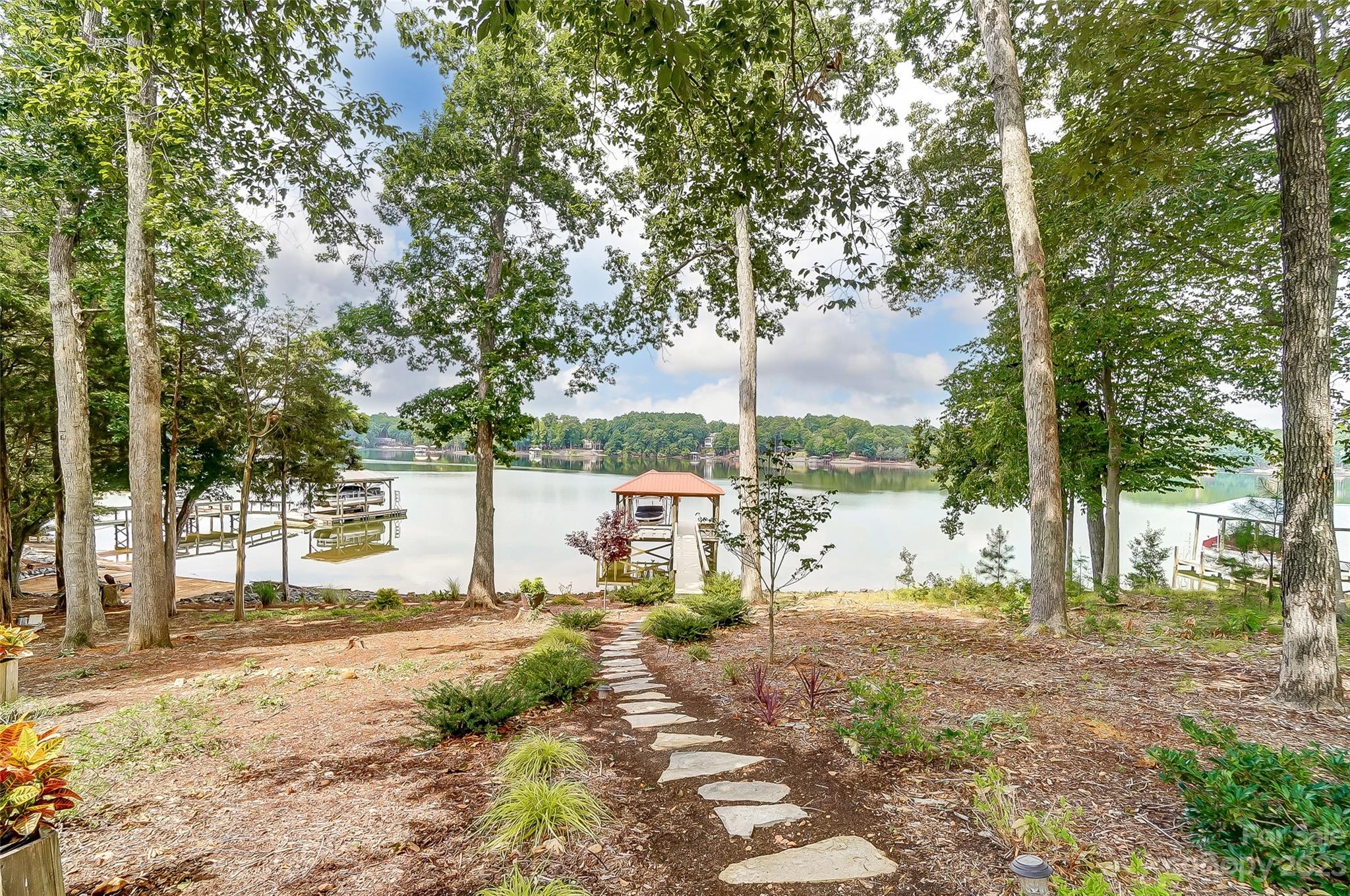 1009 Peninsula Drive