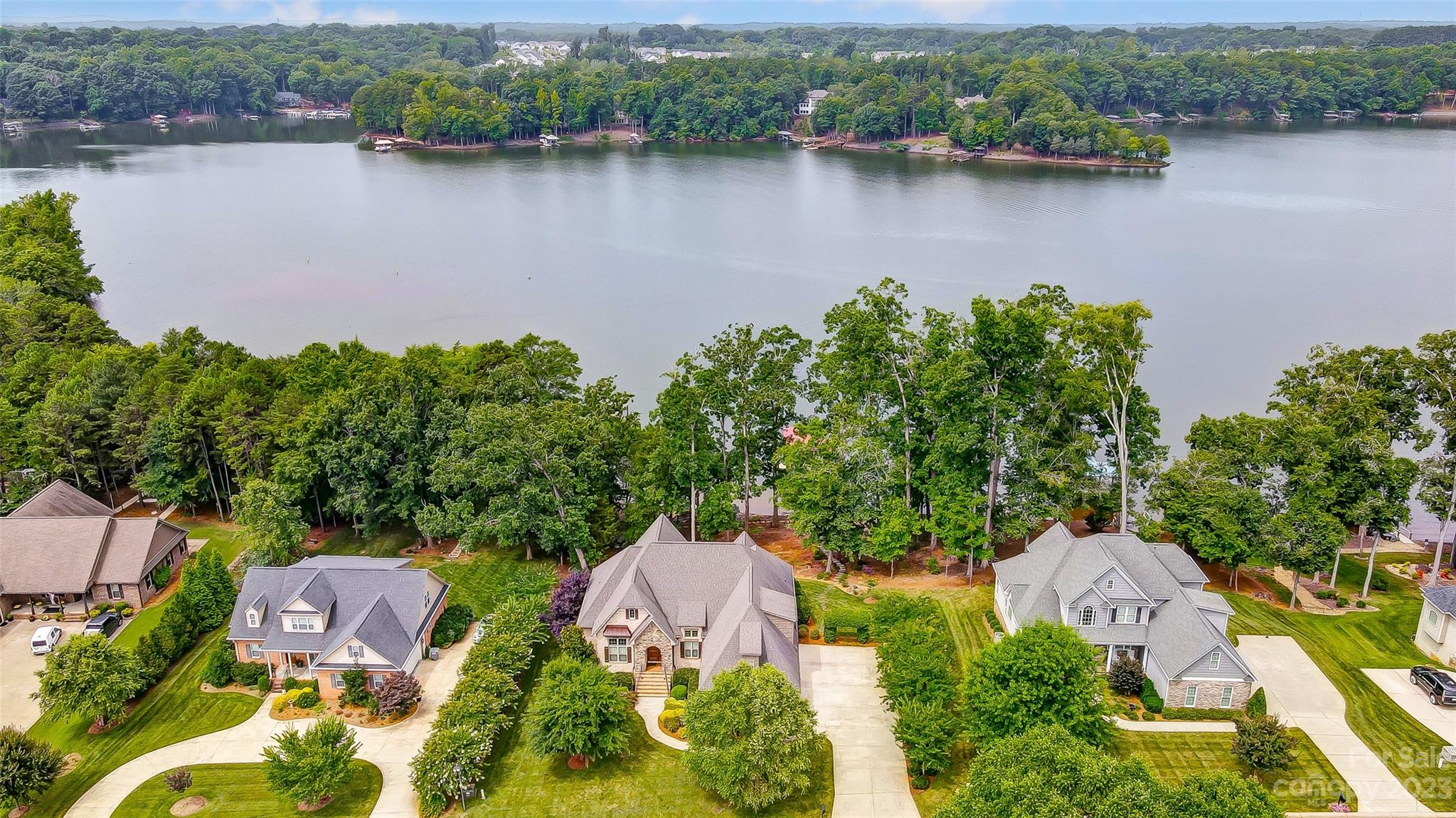 1009 Peninsula Drive