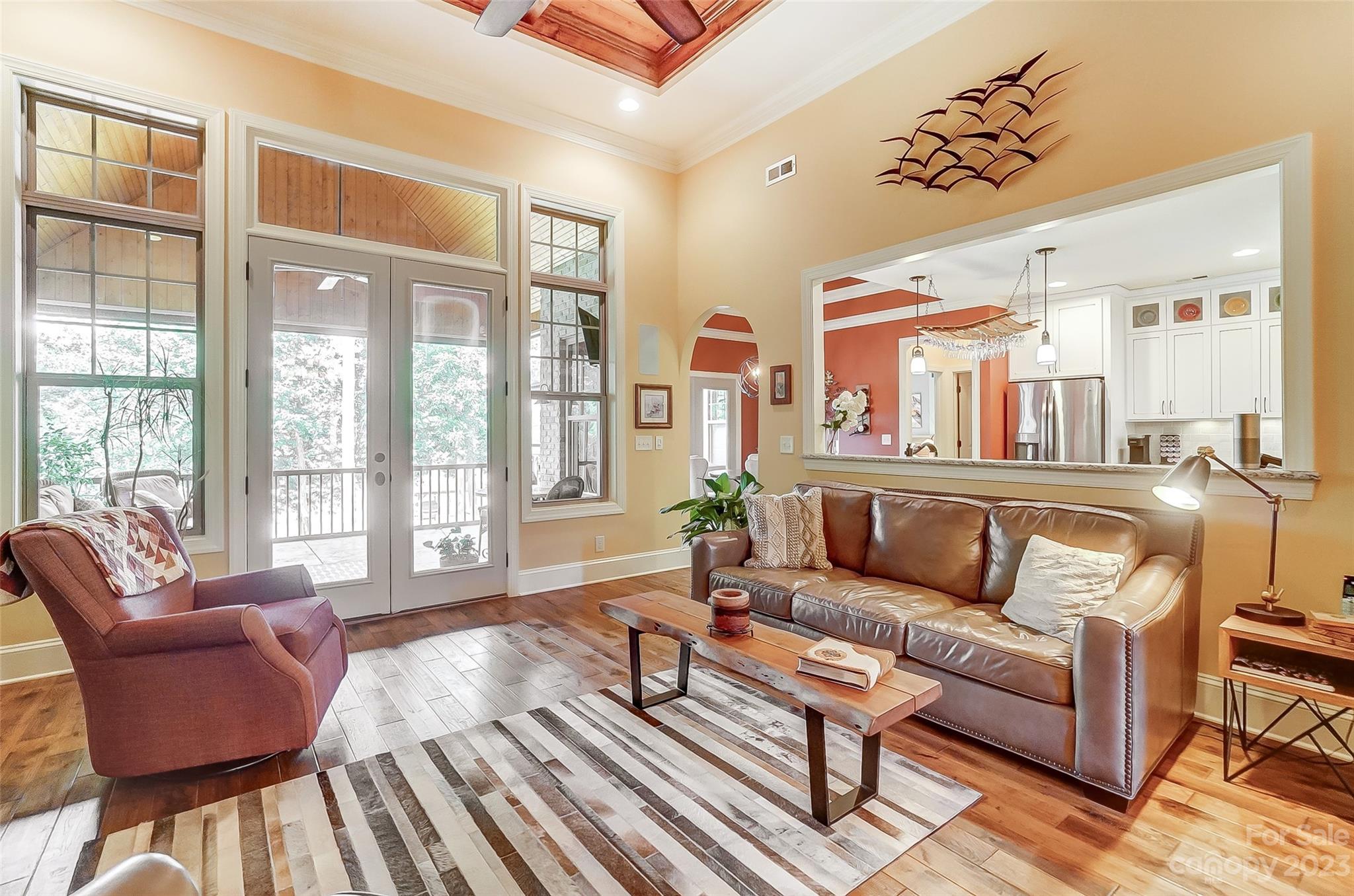 1009 Peninsula Drive