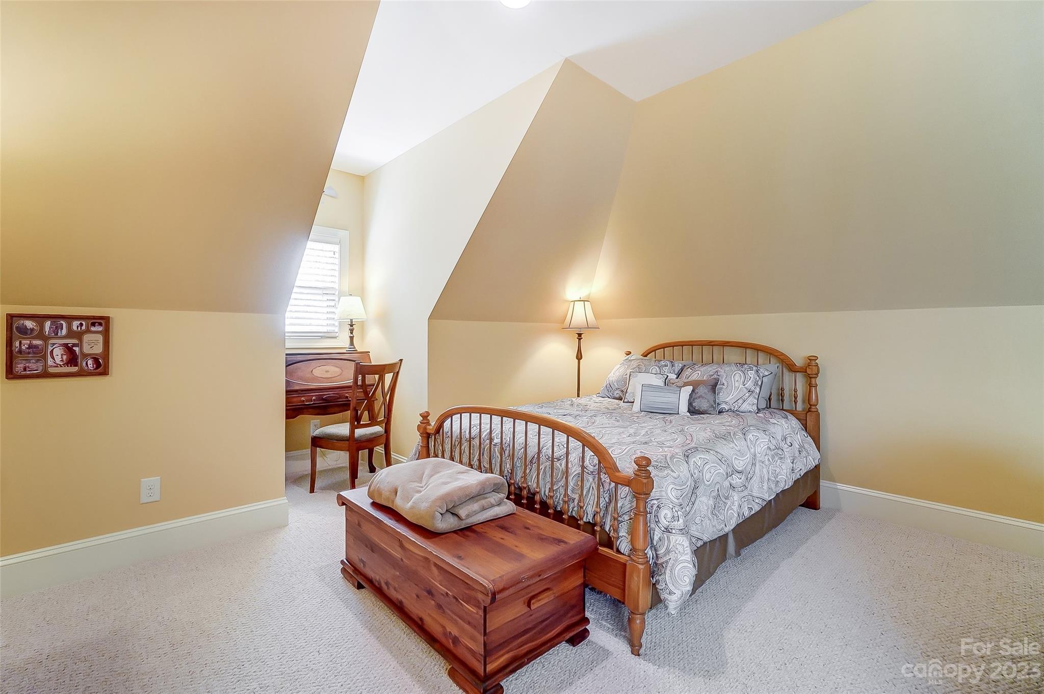 1009 Peninsula Drive