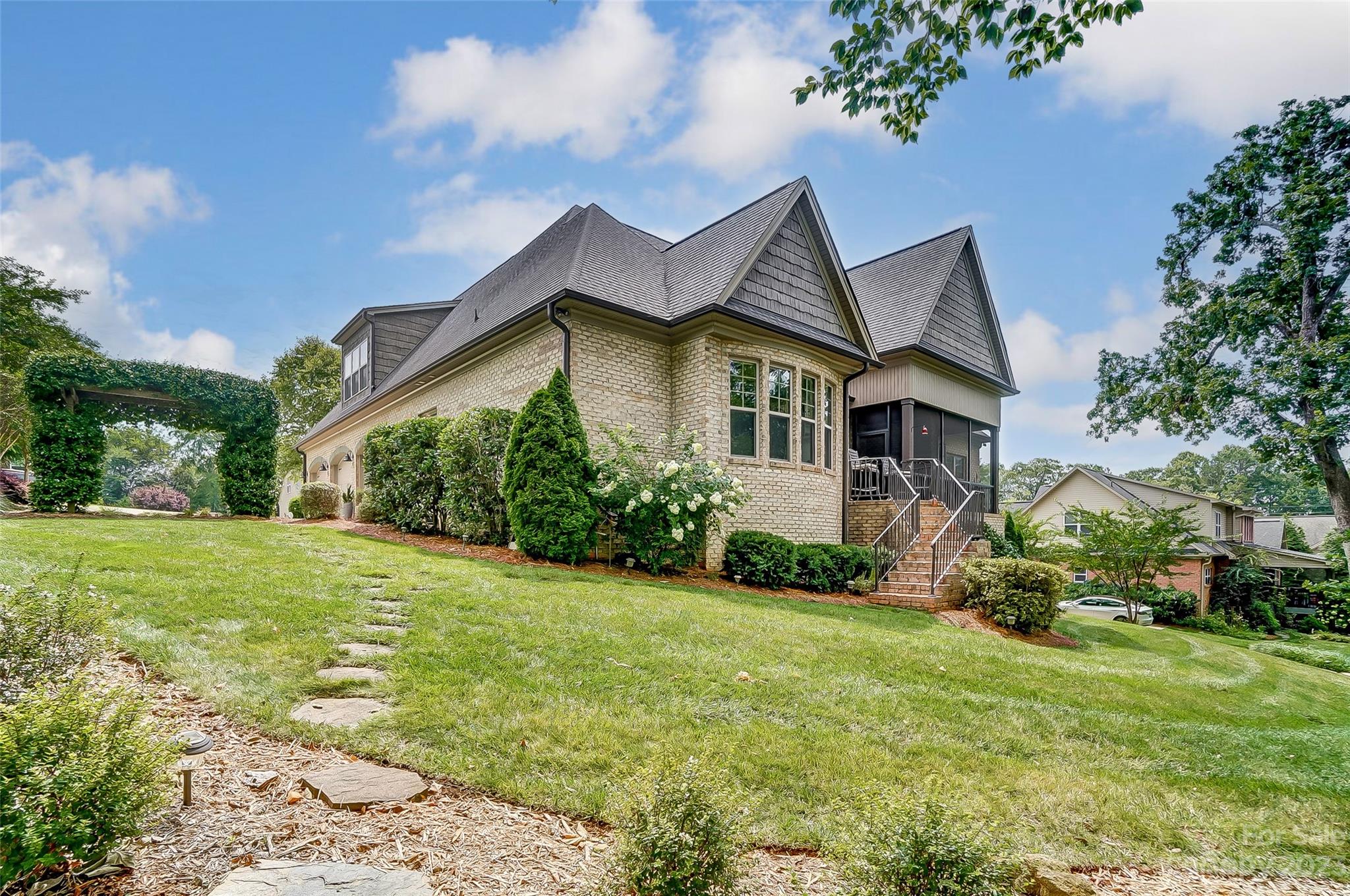 1009 Peninsula Drive