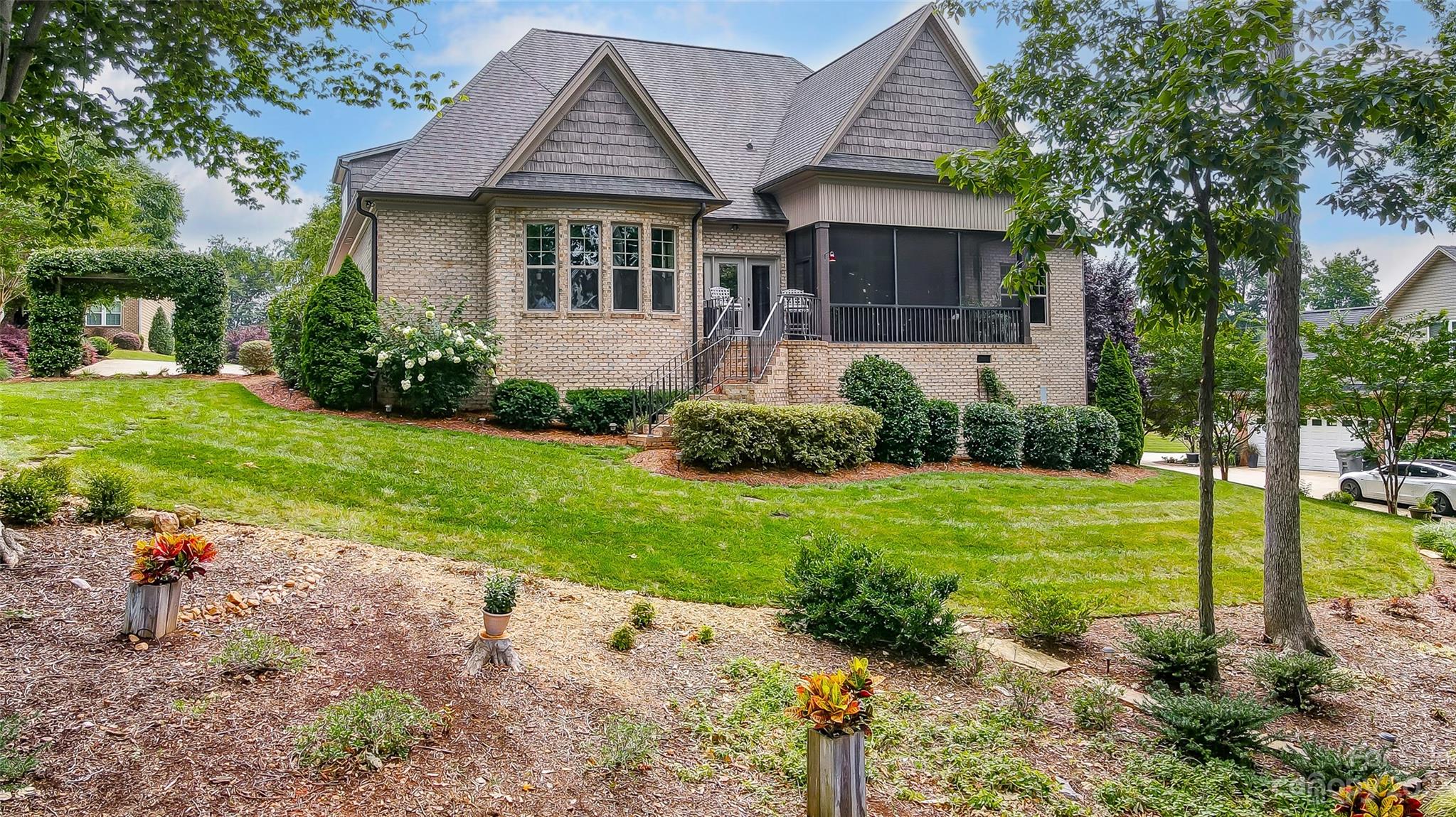 1009 Peninsula Drive