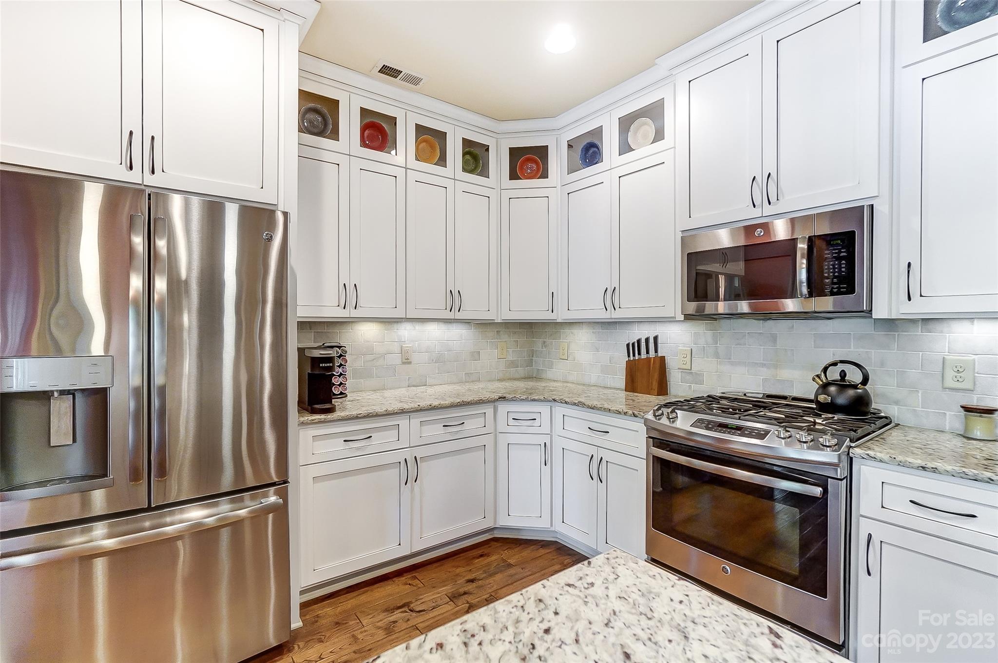 1009 Peninsula Drive