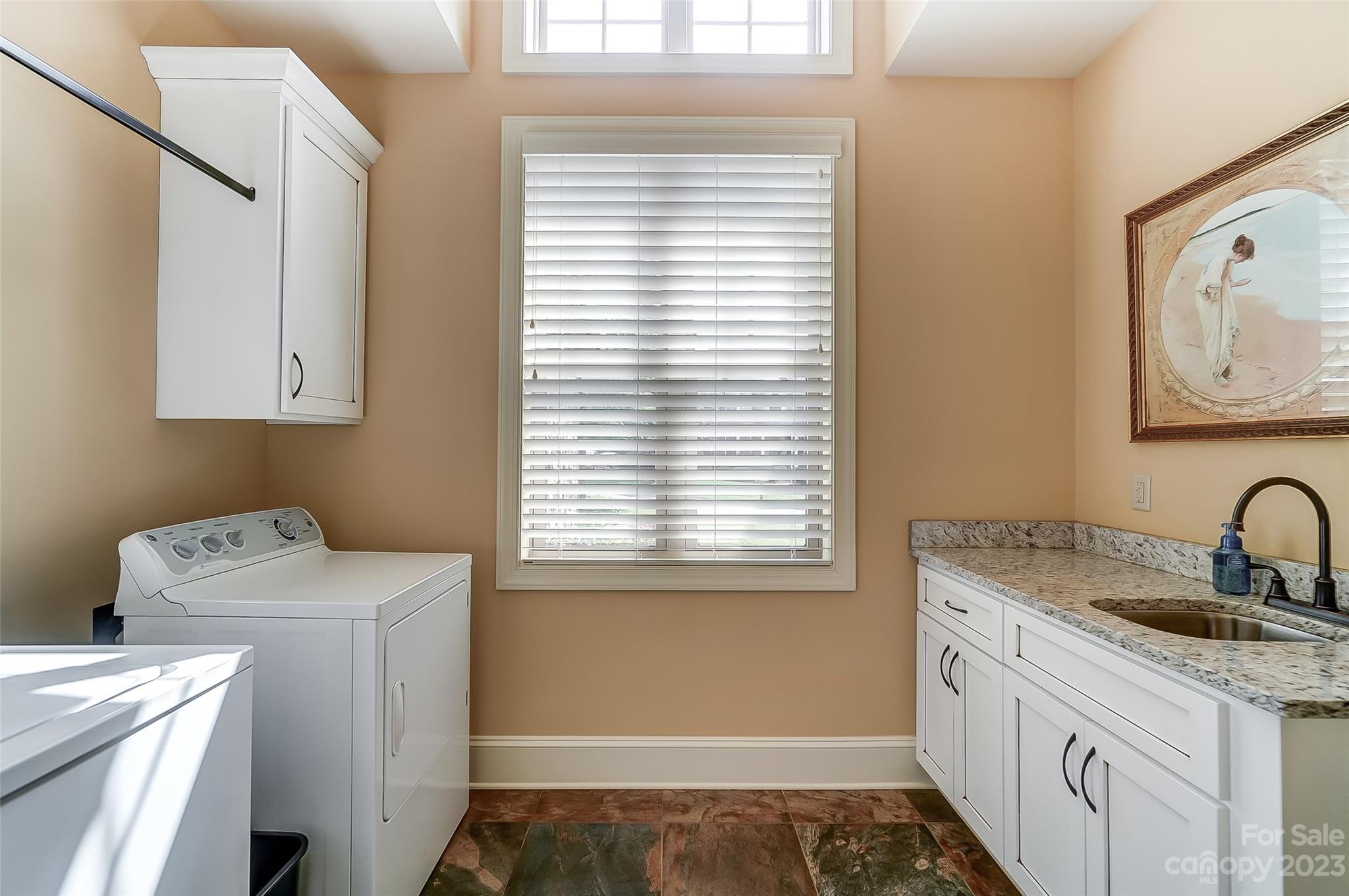 1009 Peninsula Drive