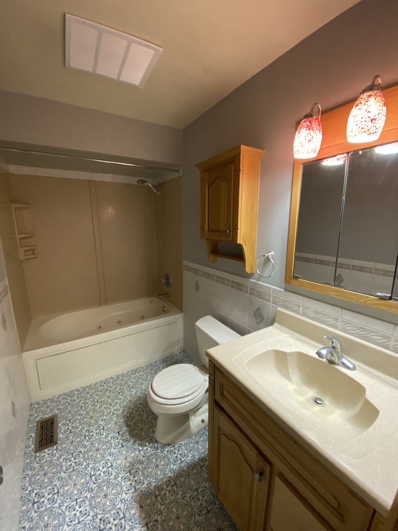 2041 E Sauk Trail