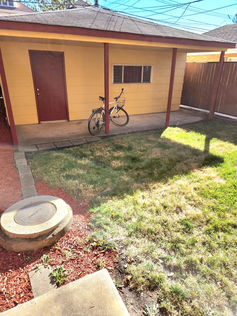 7201 S Fairfield Avenue Unit: G