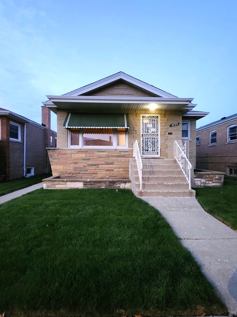 2732 W 83rd Place