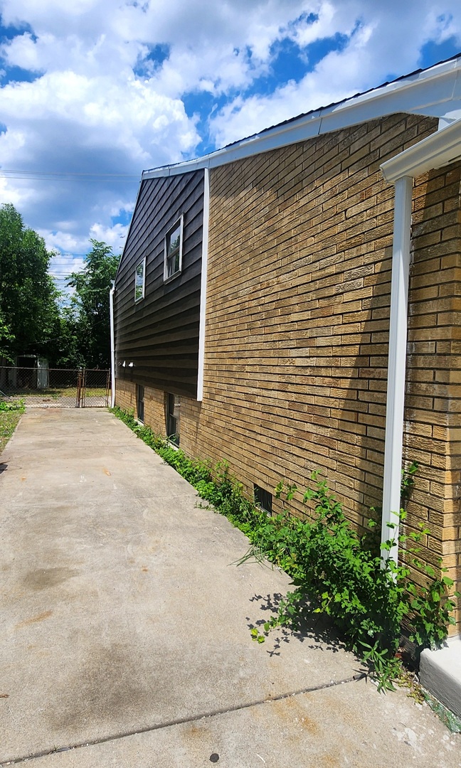 928 W 115th Place
