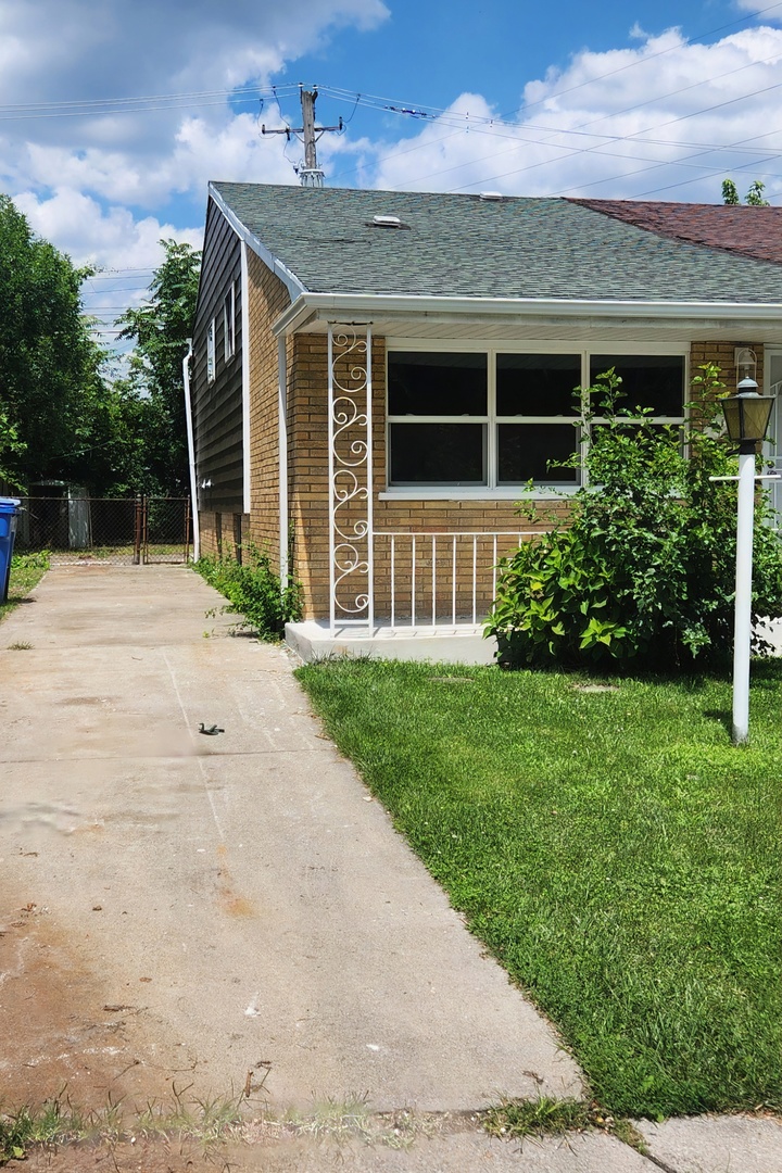 928 W 115th Place