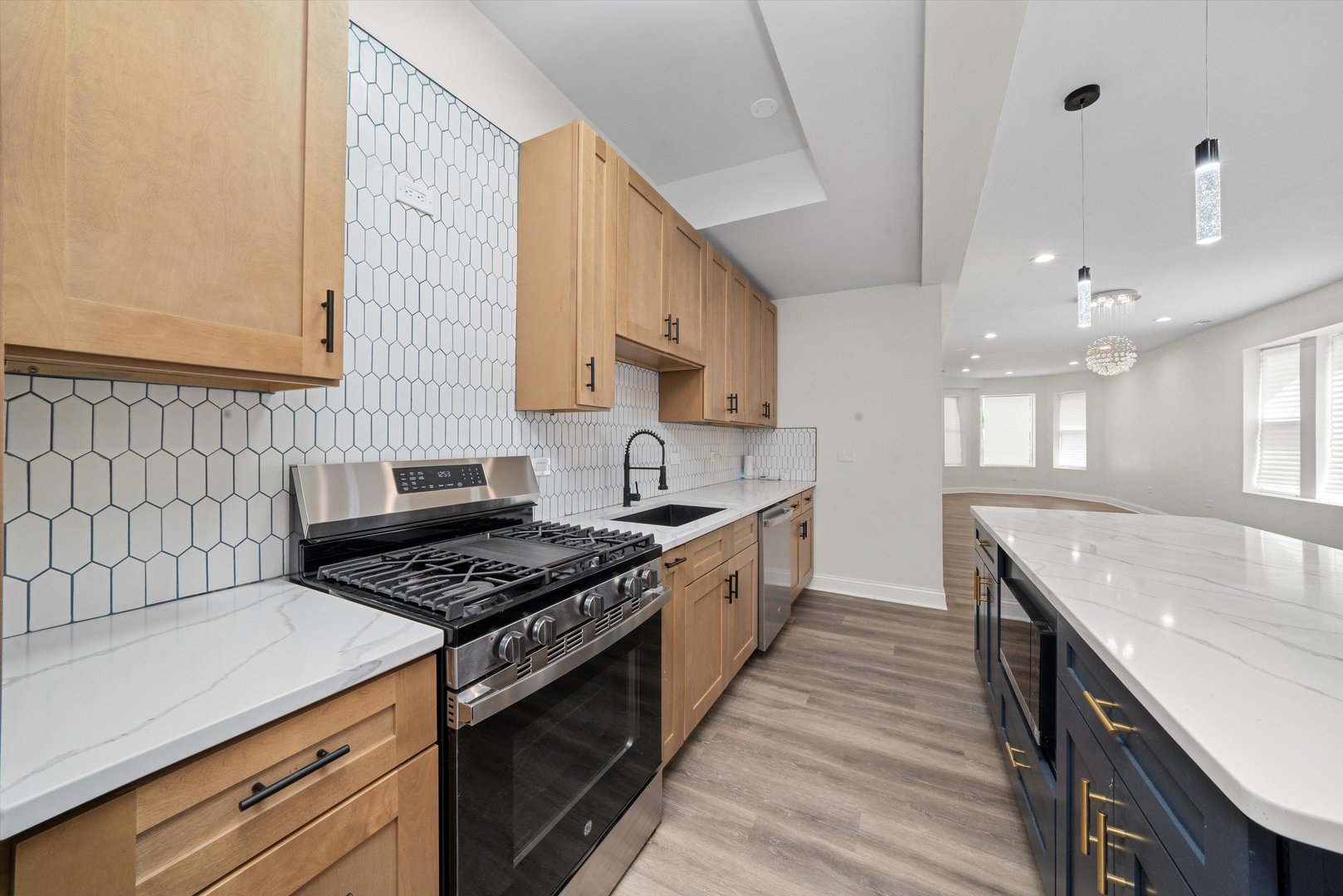 6604 S Langley Avenue