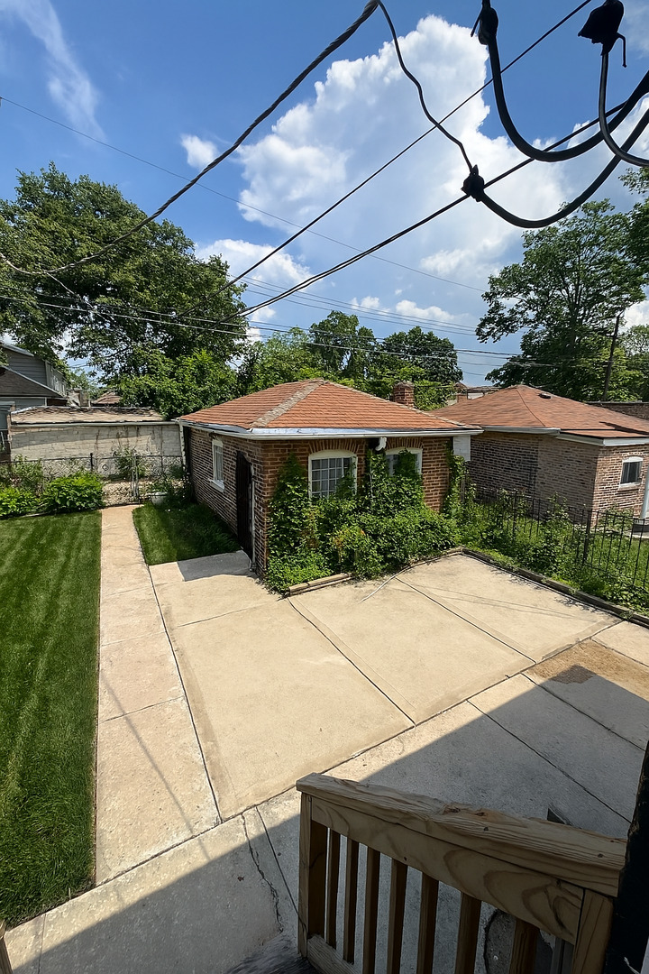 7937 S Crandon Avenue