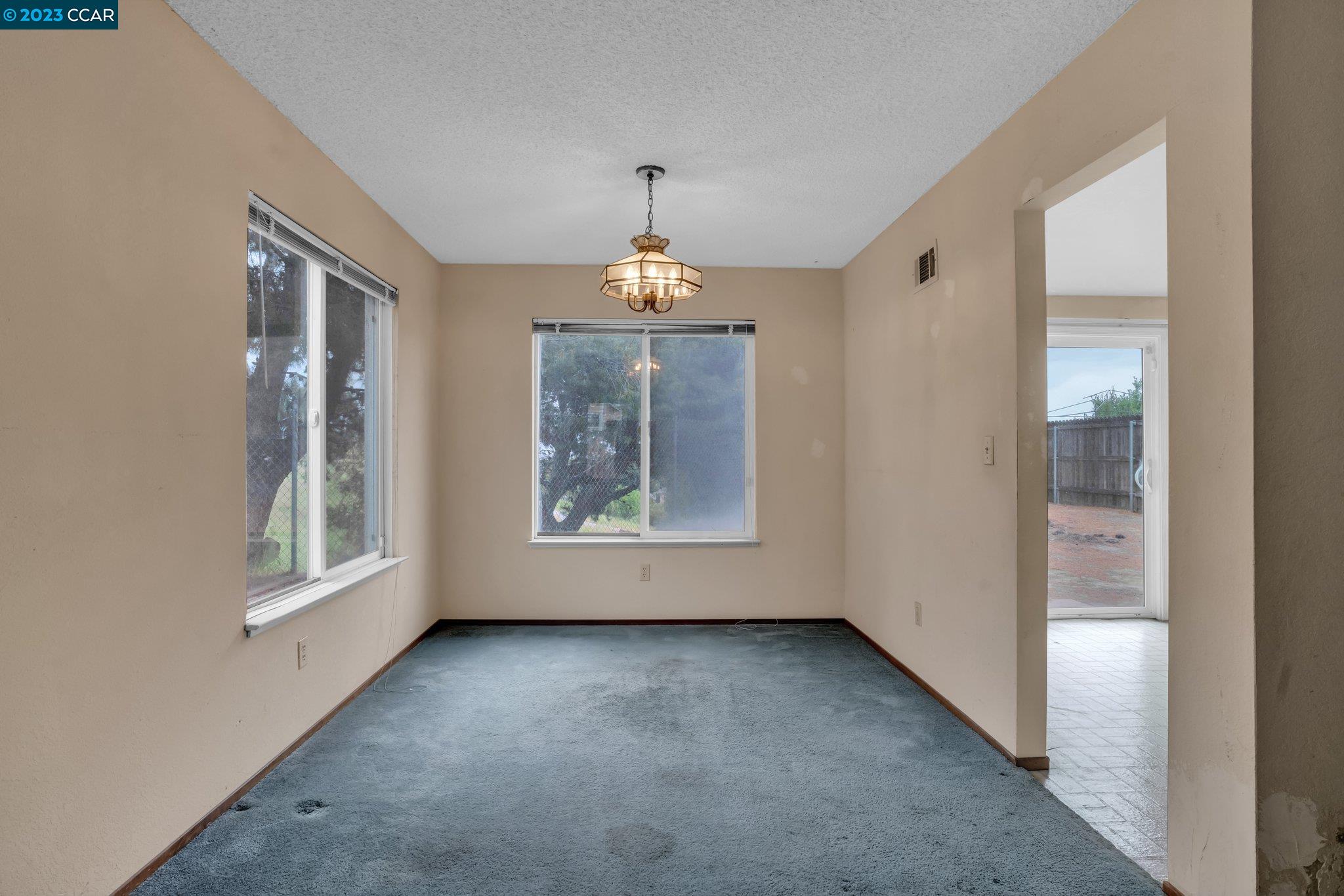 486 Skyharbour Ln
