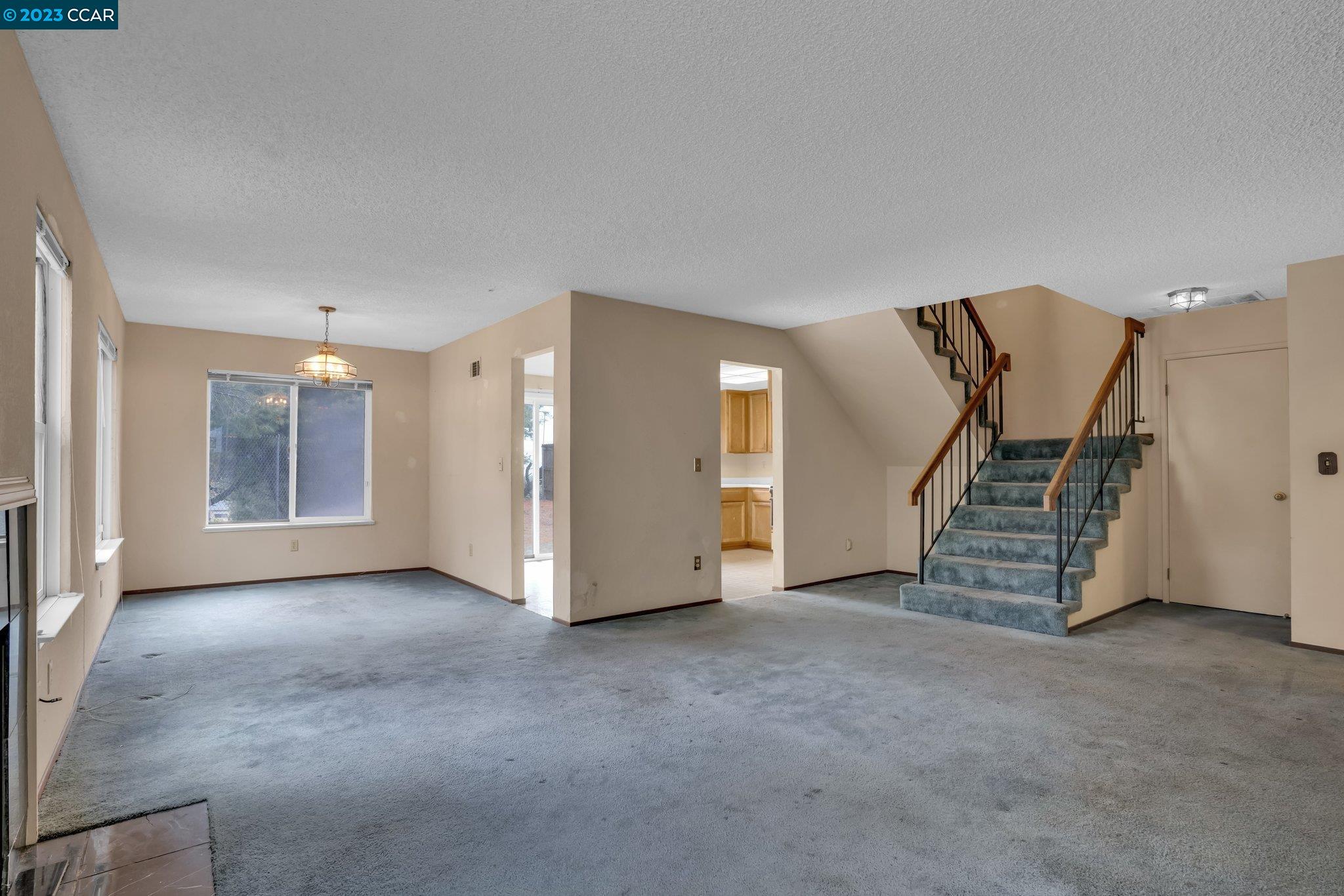 486 Skyharbour Ln