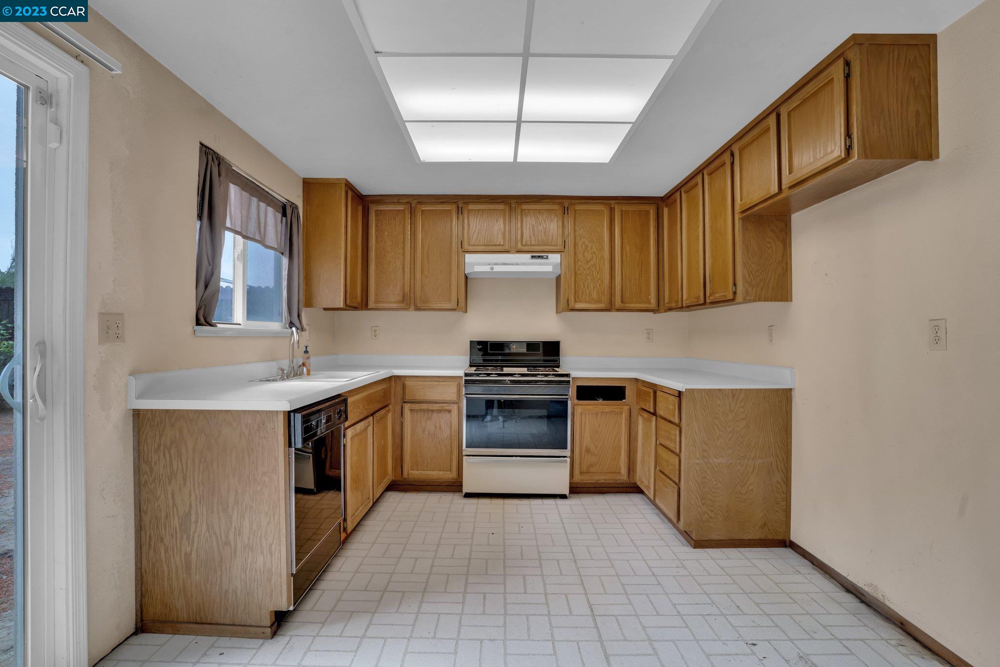 486 Skyharbour Ln