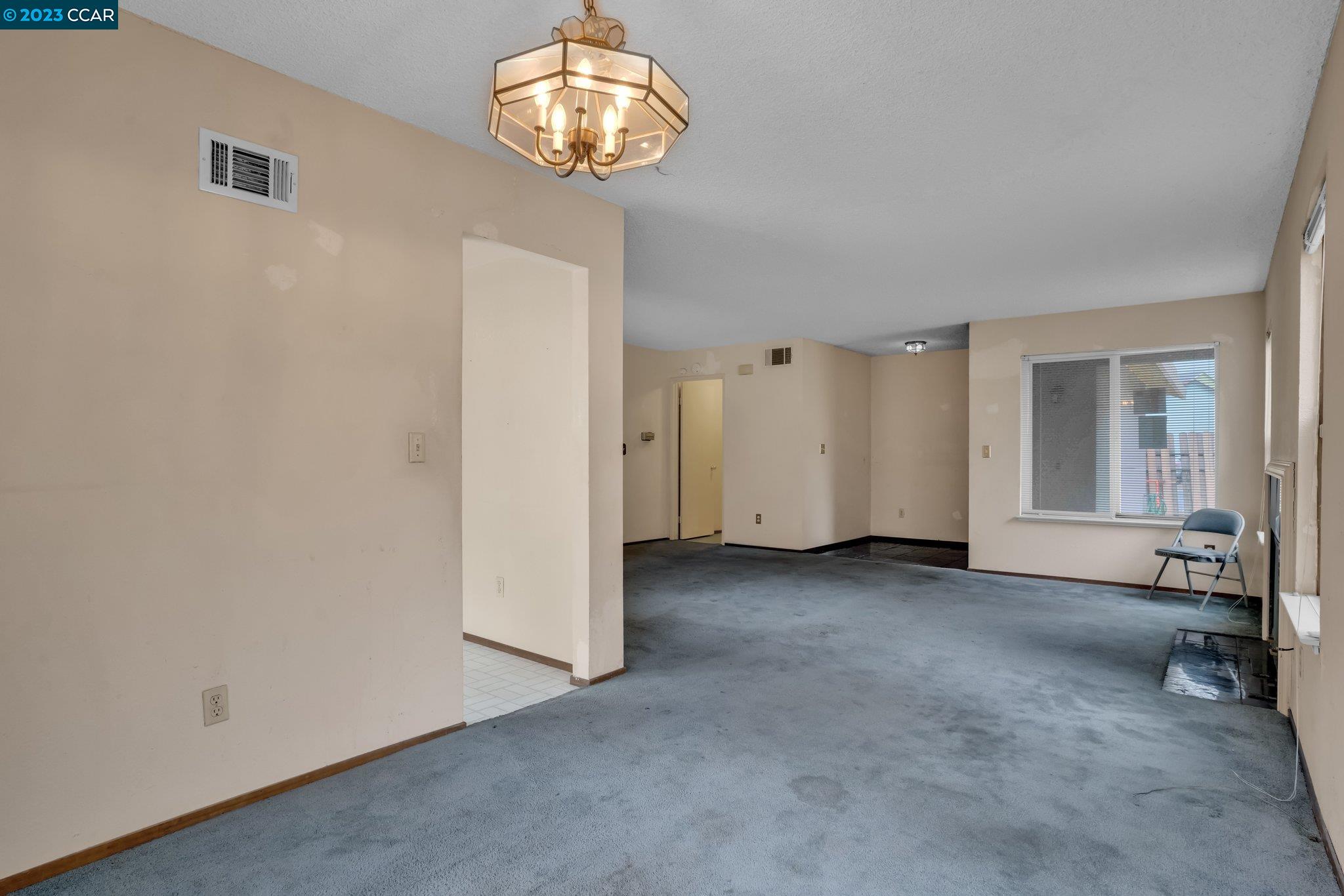 486 Skyharbour Ln
