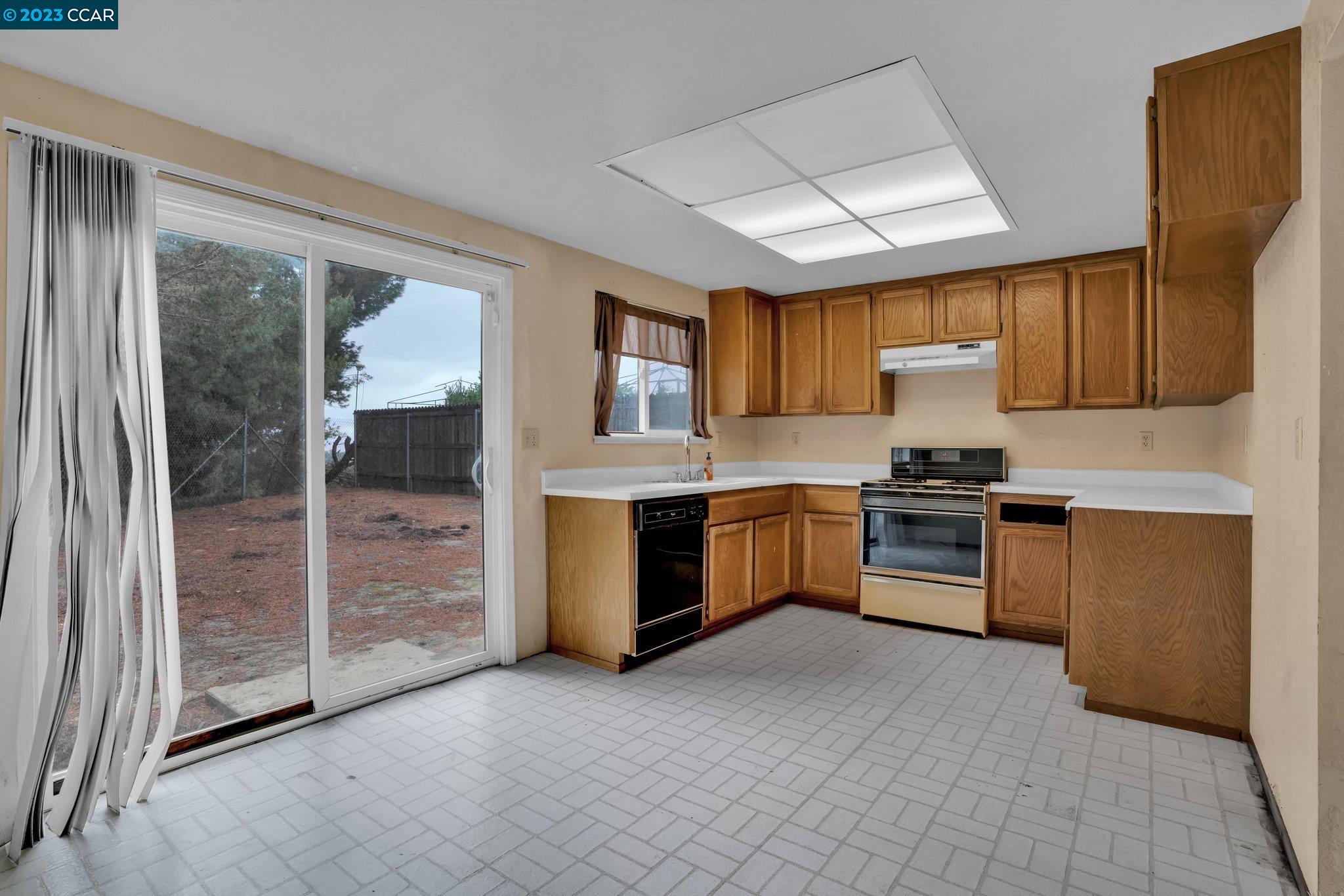 486 Skyharbour Ln