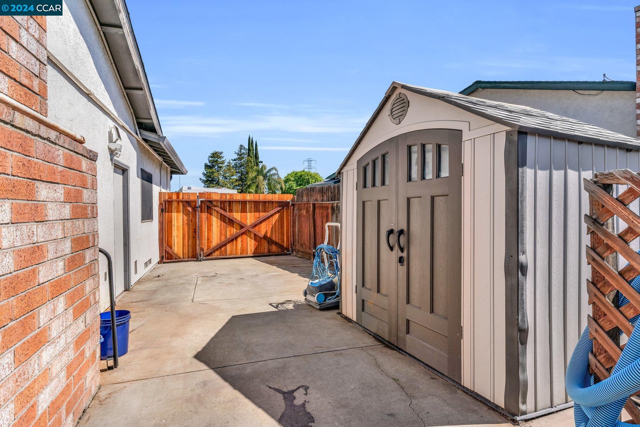 100 Fleetwood Dr