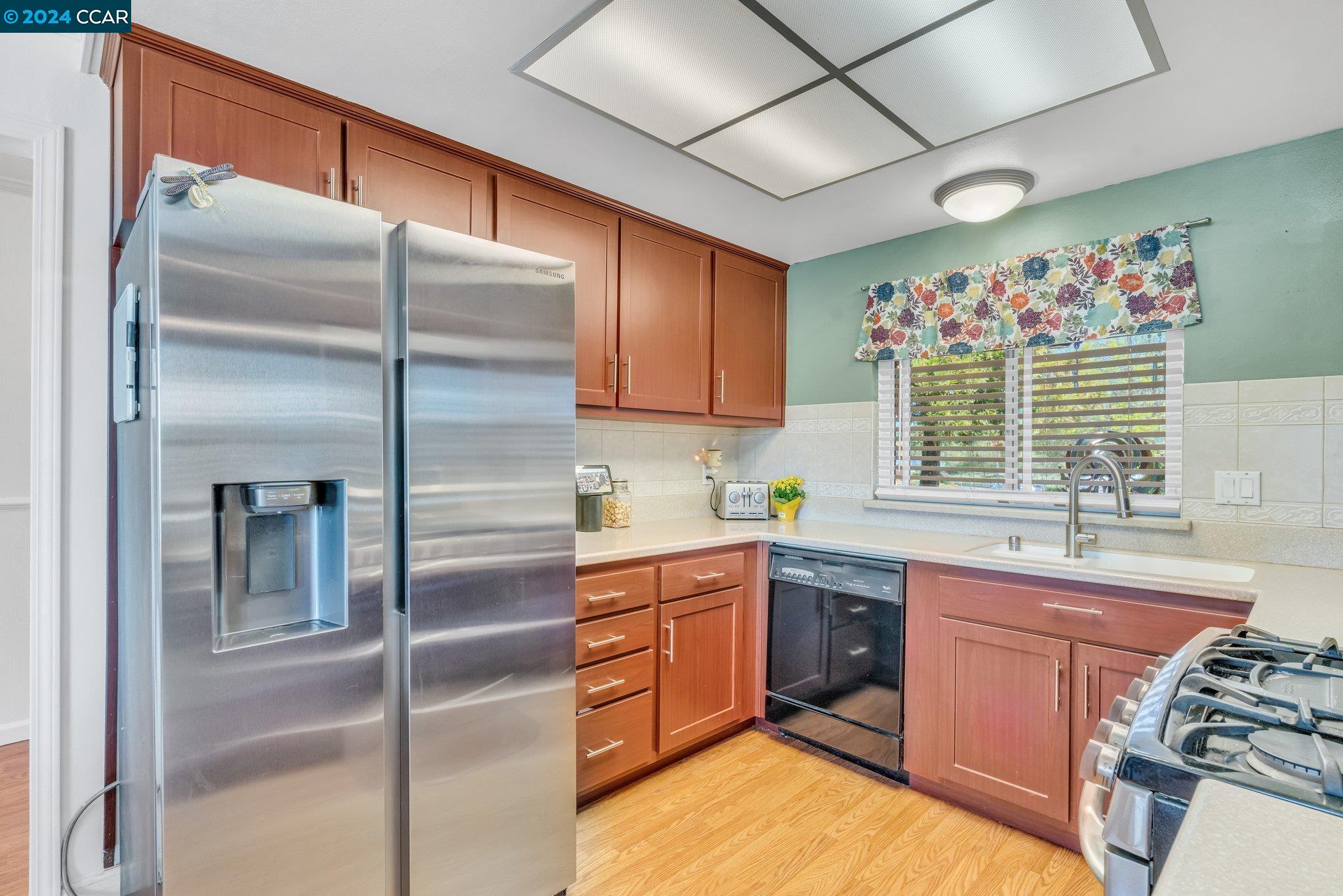100 Fleetwood Dr