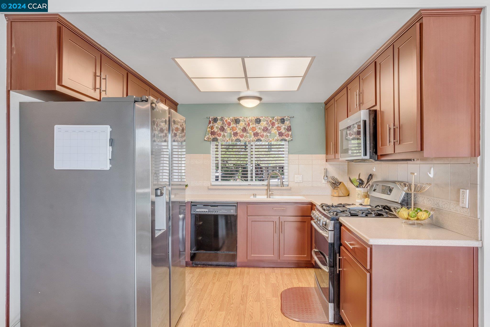 100 Fleetwood Dr