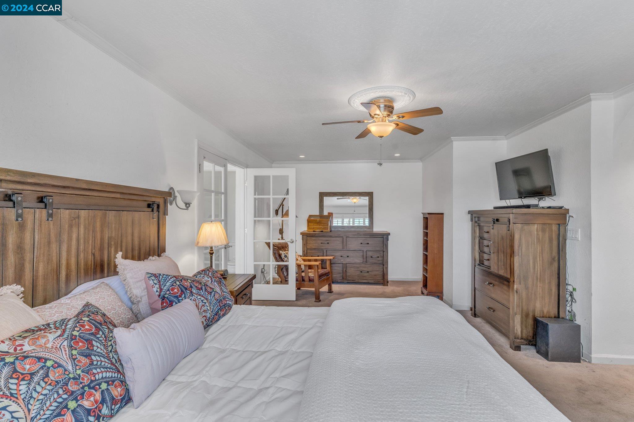 100 Fleetwood Dr