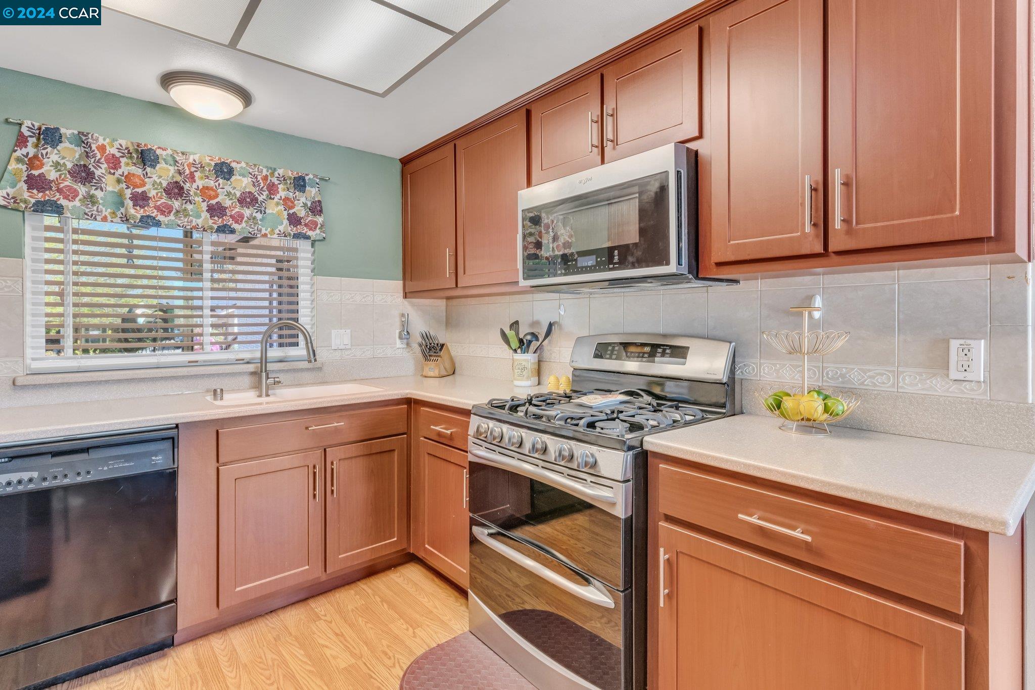 100 Fleetwood Dr